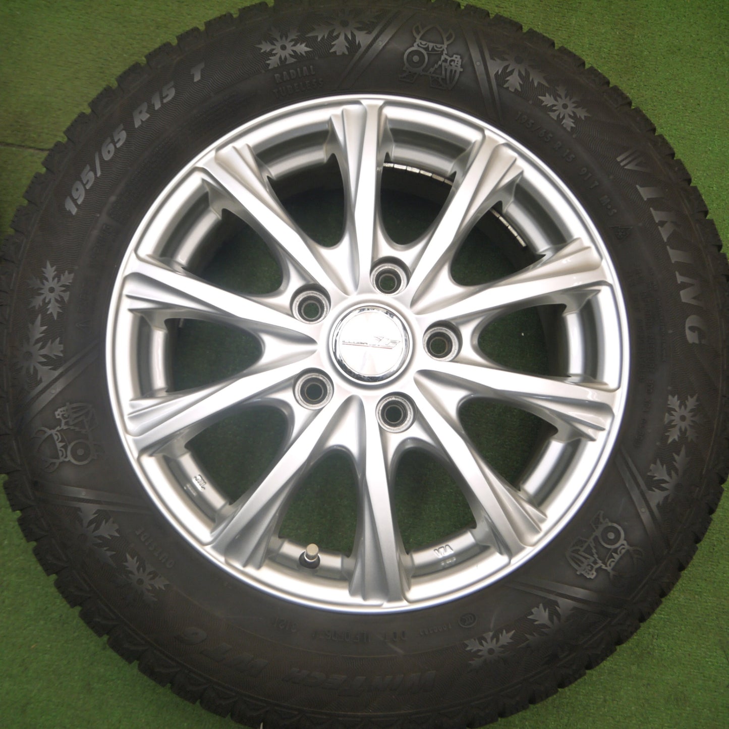 [送料無料] キレイ！21年★スタッドレス 195/65R15 バイキング WINTECH WT6 ILLUGA iG weds 15インチ PCD114.3/5H★5021909Hス