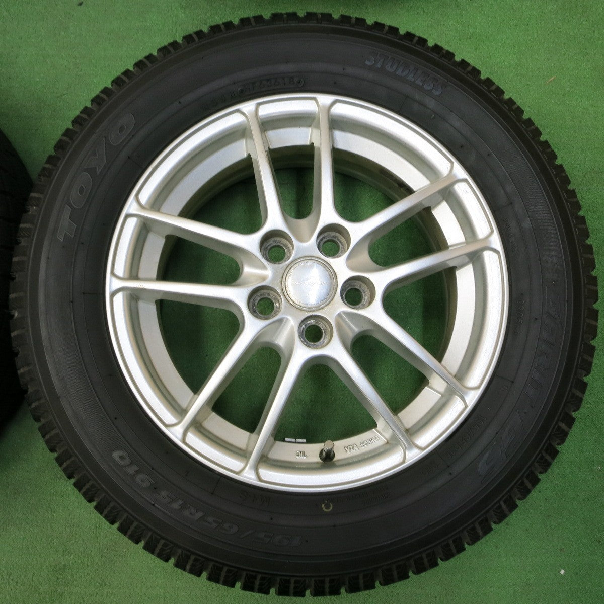 *送料無料* バリ溝！9.5分★プリウス 等 195/65R15 スタッドレス トーヨー ガリット G5 ENERGY LINE TWS 15インチ PCD100/5H★4051001イス