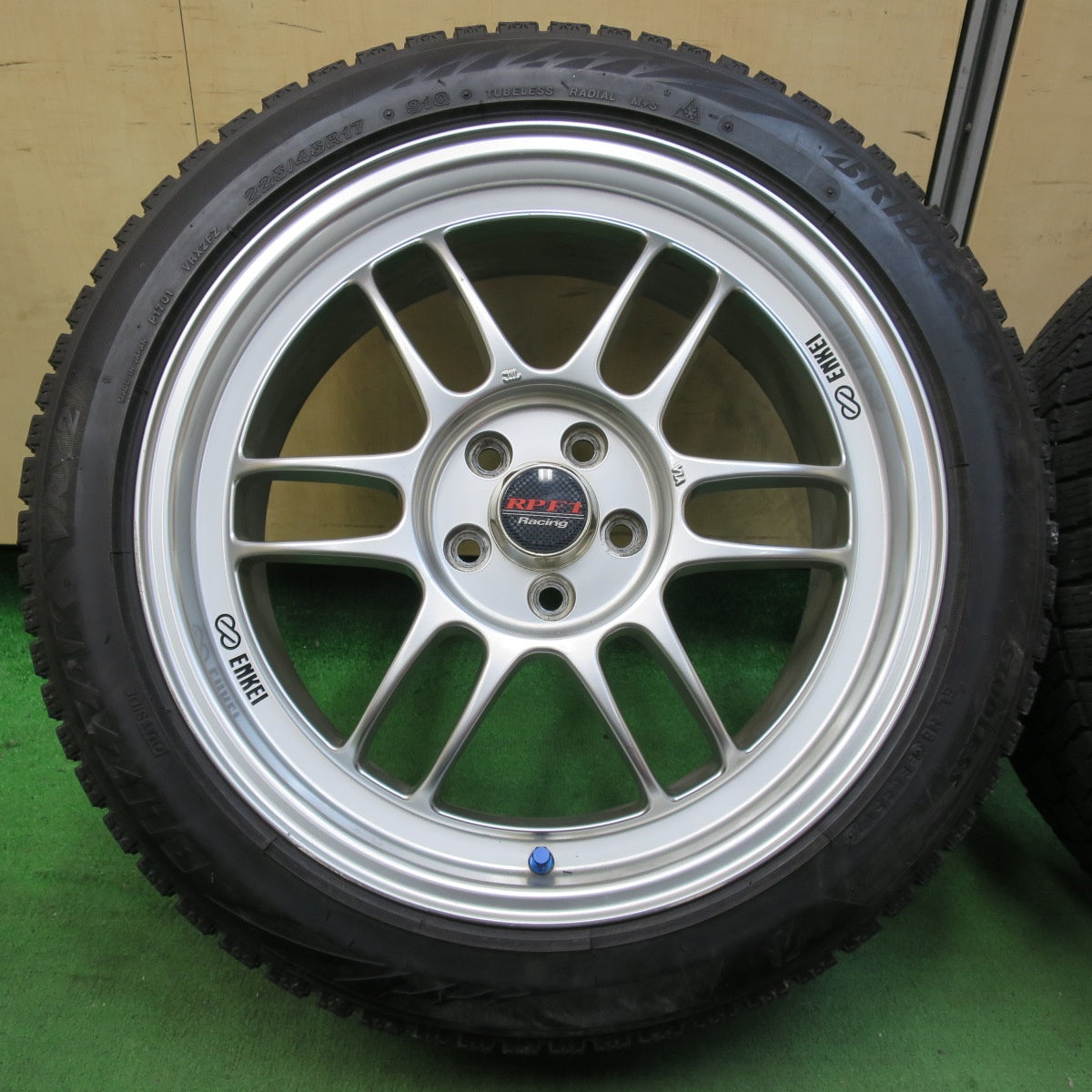 [送料無料] 4本価格★ENKEI RPF1 Racing 86 BRZ 等 225/45R17 スタッドレス ブリヂストン VRX2 エンケイ PCD100/5H★5011705イス