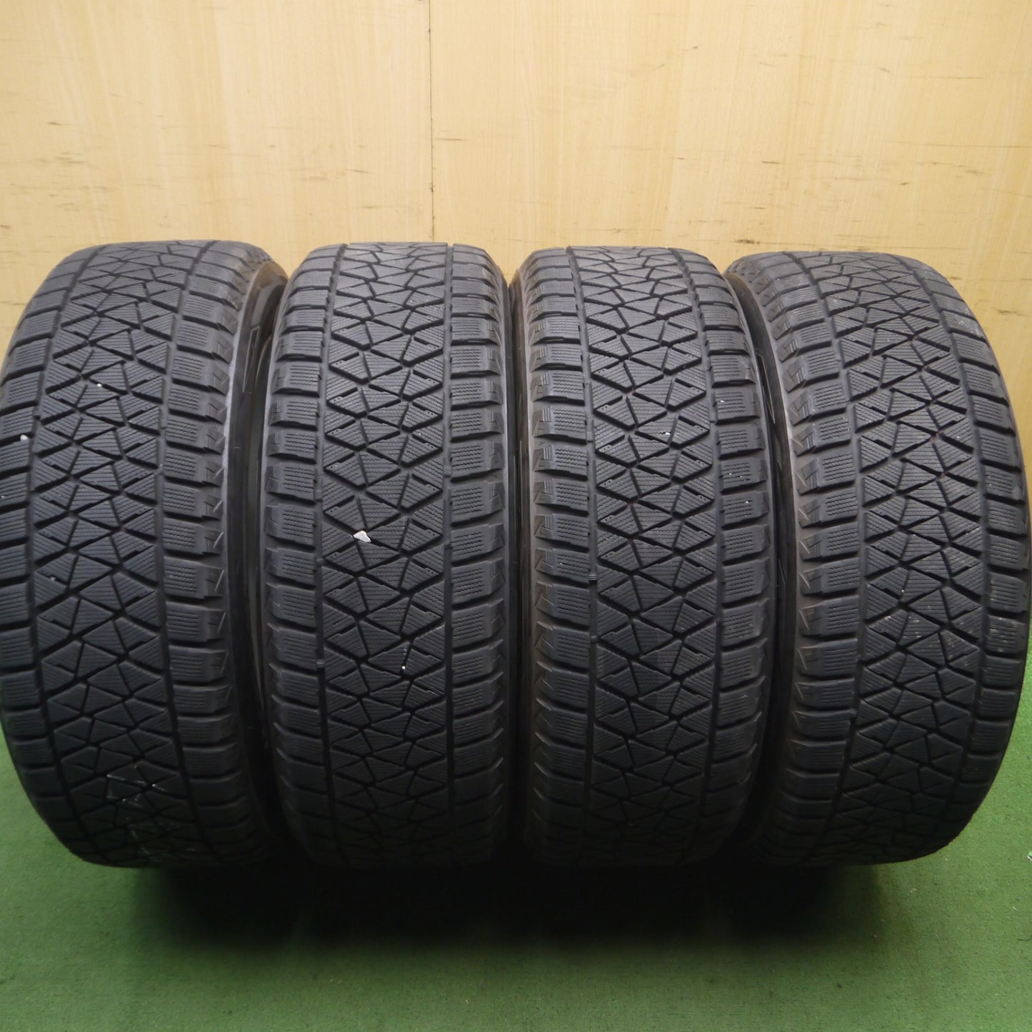 *送料無料* バリ溝！9分★スタッドレス LEONIS FW 235/55R19 ブリヂストン ブリザック DM-V2 レオニス 19インチ PCD114.3/5H★4070305Hス