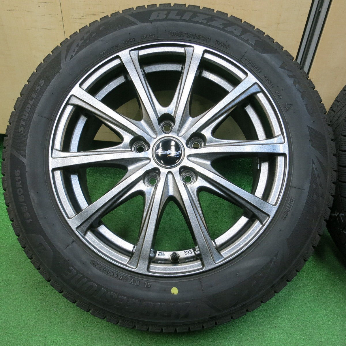 *送料無料* バリ溝！22年！綺麗！8.5分★スタッドレス 195/60R16 ブリヂストン ブリザック VRX3 Eurospeed MANARAY SPORT 16インチ PCD114.3/5H★4042410イス