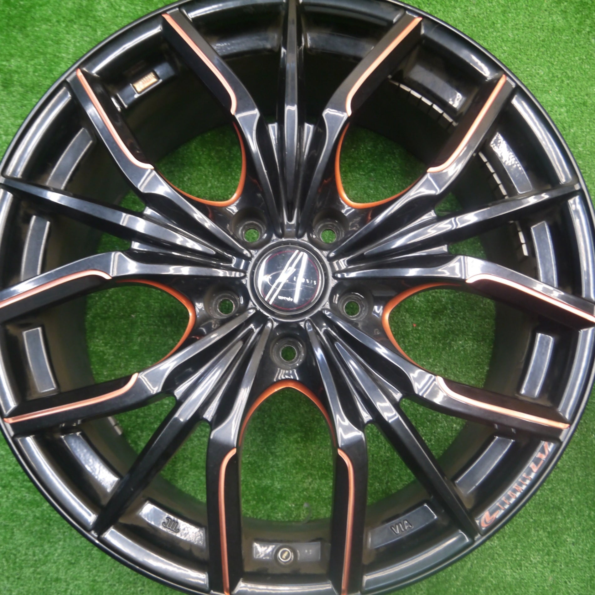 *送料無料* キレイ★LEONIS LV weds レオニス ウェッズ 18インチ ホイール 18×8J PCD114.3/5H★4082005Hホ