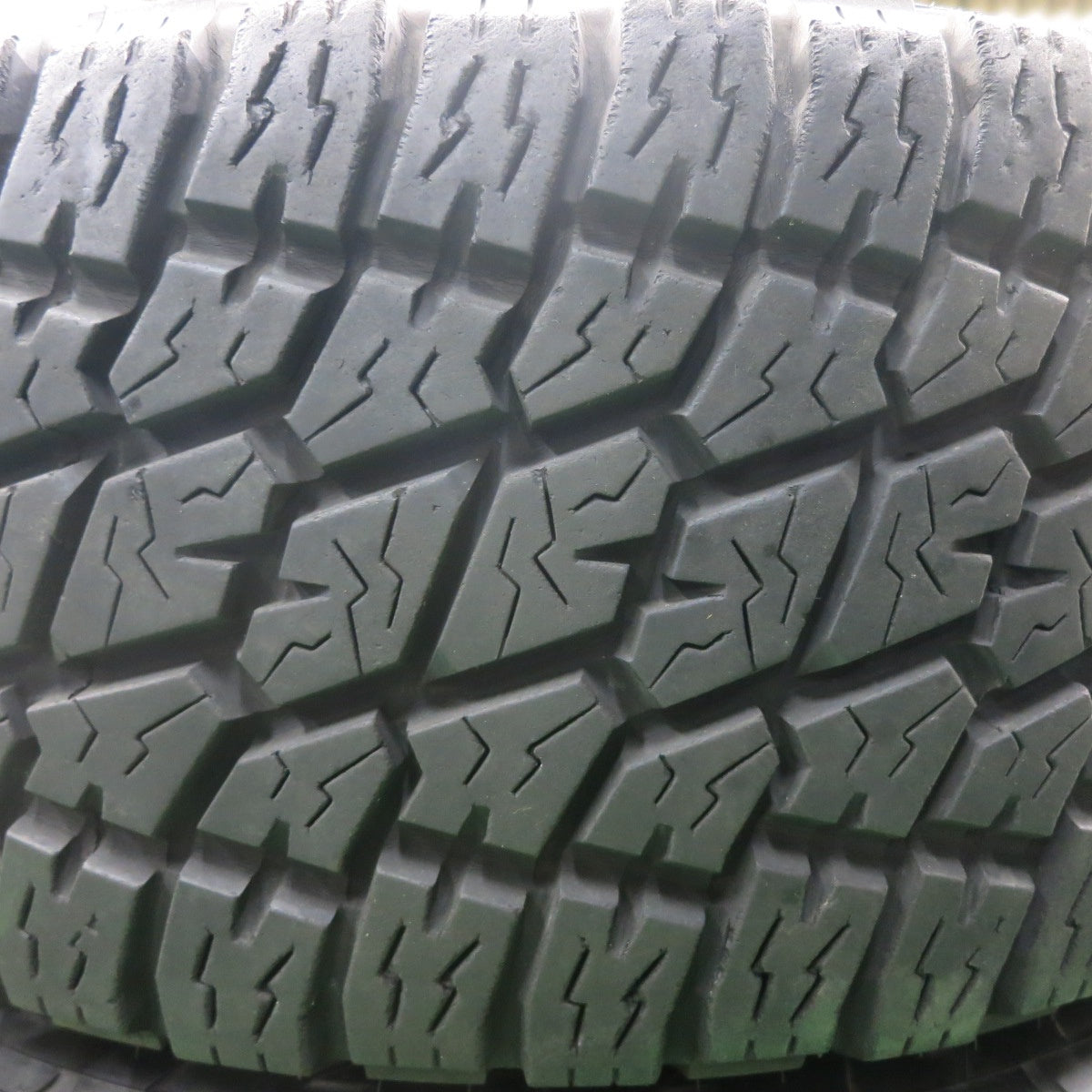 *送料無料* バリ溝！9.5分★KMC XD-SERIES ロックスター 285/55R20 ニットー テラ グラップラー オールテレーン PCD139.7 150/5H マルチ★4051001HAノ