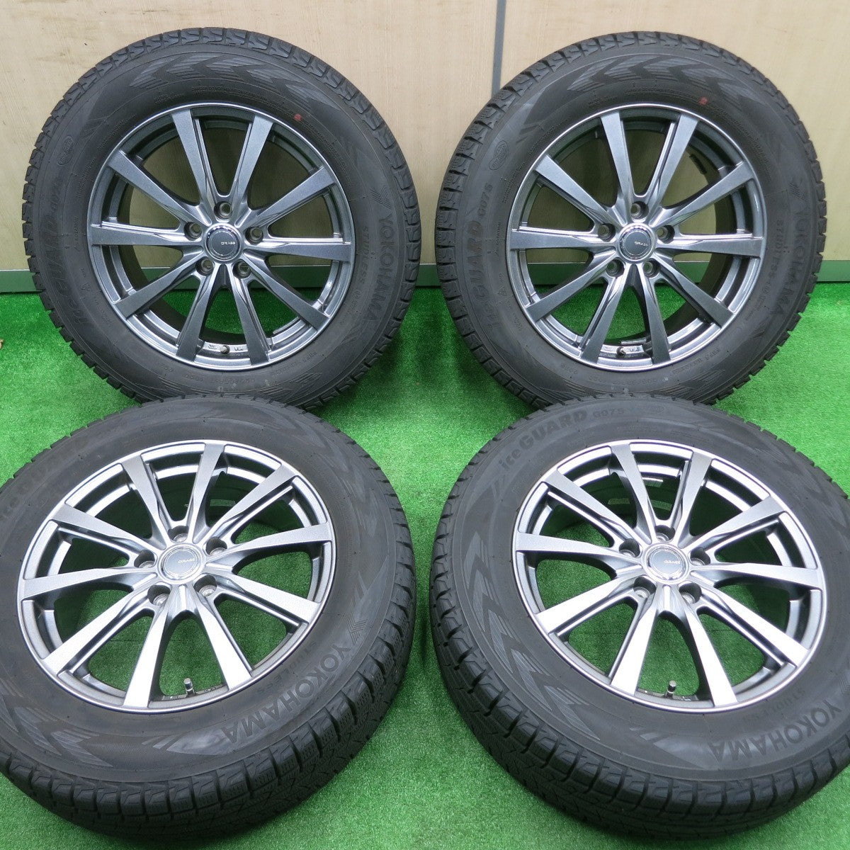 [送料無料] バリ溝！20年！キレイ！9.5分★スタッドレス 225/65R17 ヨコハマ アイスガード G075 GRASS グラス 17インチ PCD114.3/5H★4092101NJス