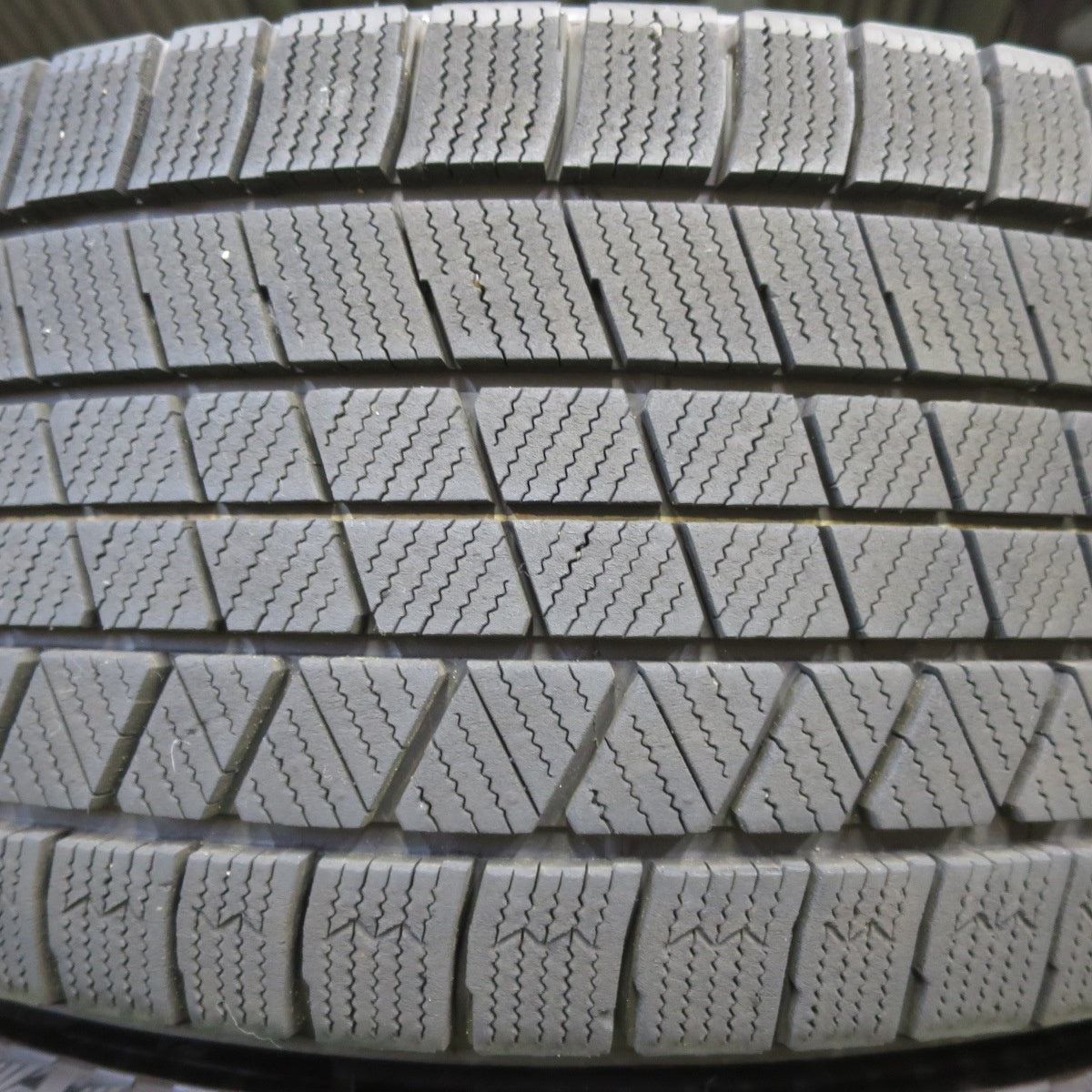 *送料無料* バリ溝！22年！9分★ベンツ 等 EuroForsh 225/55R16 スタッドレス ブリヂストン ブリザック VRX3 ユーロフォルシュ PCD112/5H★4070201イス