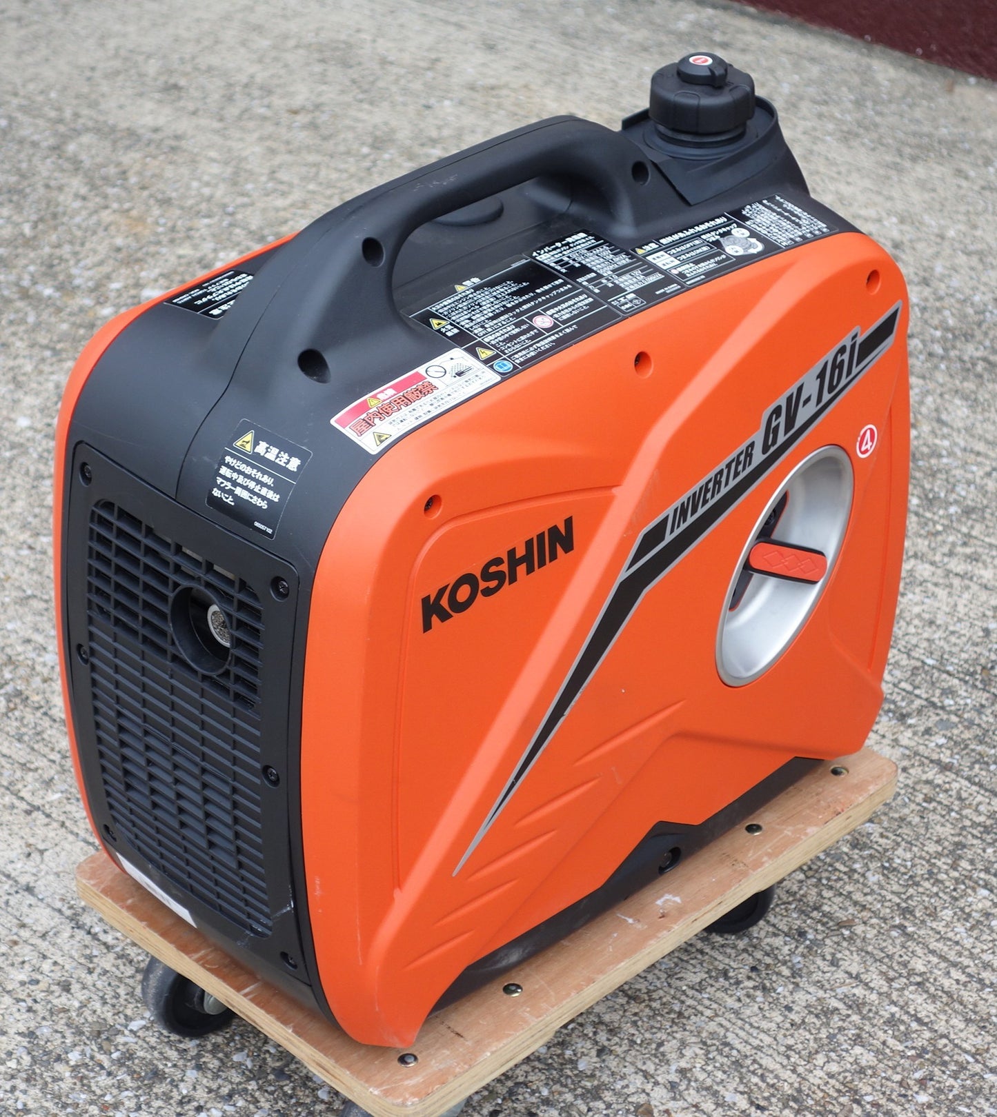 [送料無料] 美品◆KOSHIN 工進 インバーター発電機 GV-16i-AAA-5 定格出力1.6kVA 屋外用 超低騒音◆