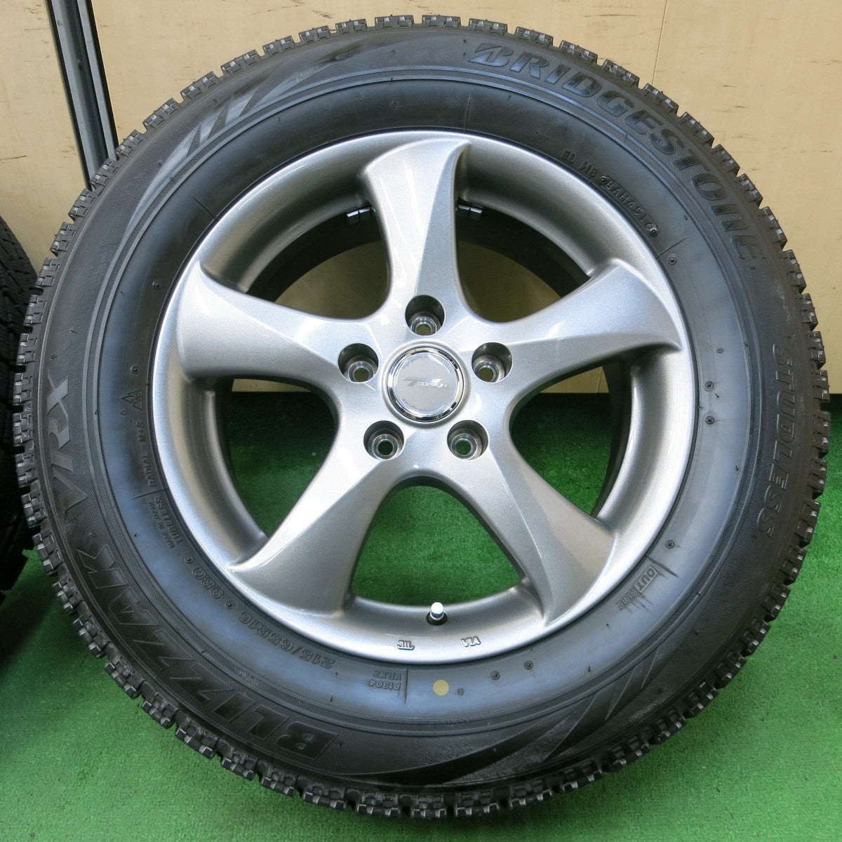 *送料無料* 超バリ溝！キレイ！ほぼ10分★スタッドレス 215/65R16 ブリヂストン ブリザック VRX TOPRUN トップラン 16インチ PCD114.3/5H★4052705イス