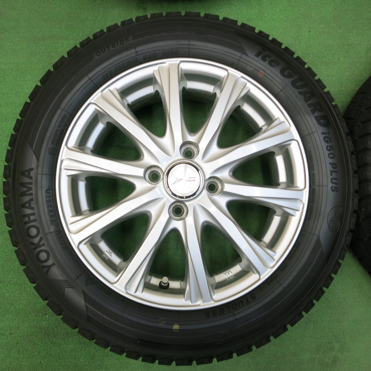 *送料無料* バリ溝！キレイ！ほぼ10分★スタッドレス 175/65R15 ヨコハマ アイスガード iG50 プラス JOKER ジョーカー 15インチ PCD100/4H★4052109イス