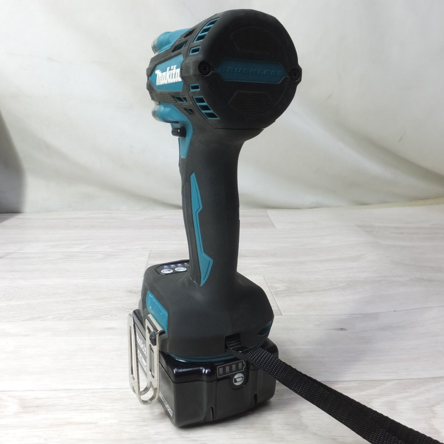 [送料無料] キレイ◆makita マキタ 充電式インパクトレンチ TW300DRGX 18V バッテリー2個 充電器付き 電動工具◆