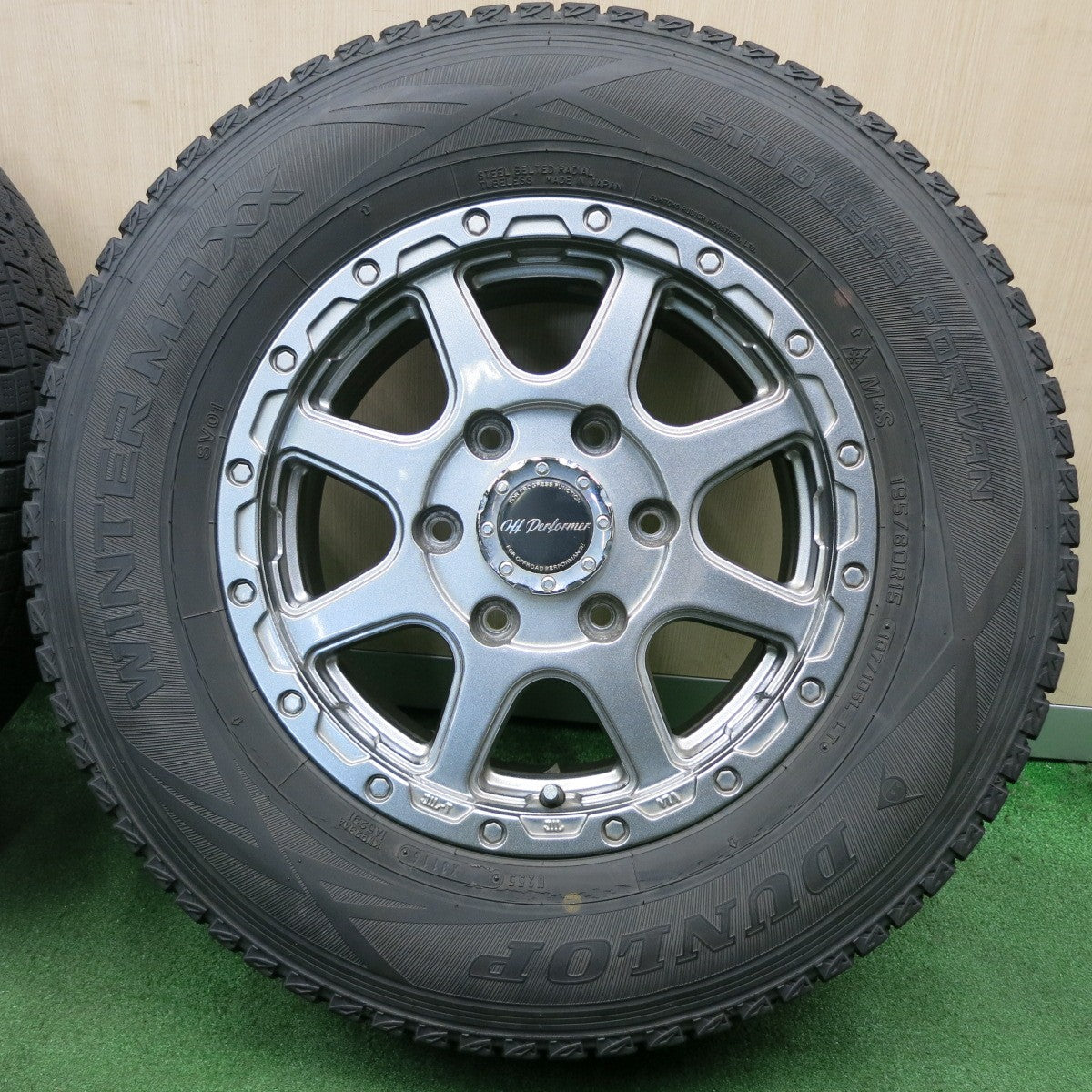 *送料無料* バリ溝！キレイ！9分★ハイエース等 195/80R15 Off Performer RT-8 スタッドレス ダンロップ  ウインターマックス SV01 オフパフォーマー PCD139.7/6H★4042701NJス