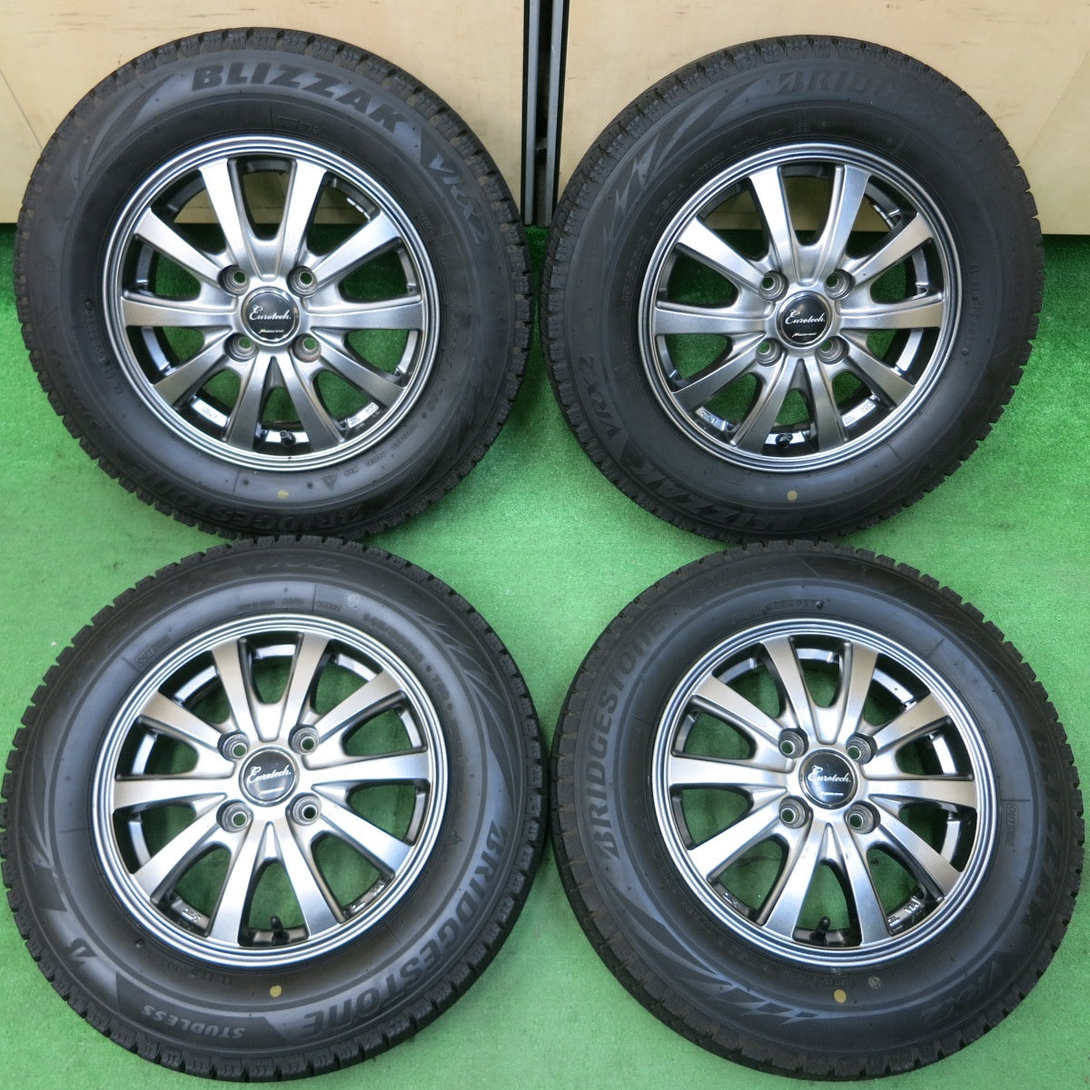 *送料無料* バリ溝！9.5分以上★スタッドレス 145/80R13 ブリヂストン ブリザック VRX2 Eurotech MANARAY SPORT 13インチ PCD100/4H★4041701イス