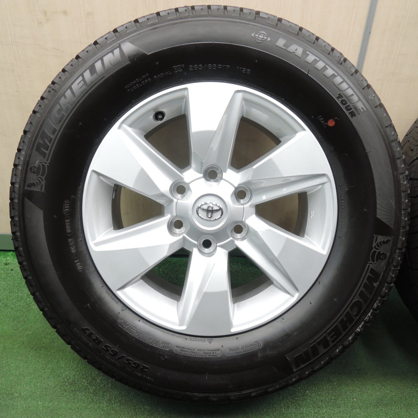 *送料無料* 新車外し★トヨタ 150系 ランクル プラド 純正 265/65R17 ミシュラン LATITUDE TOUR 17インチ PCD139.7/6H★4031306TNノ