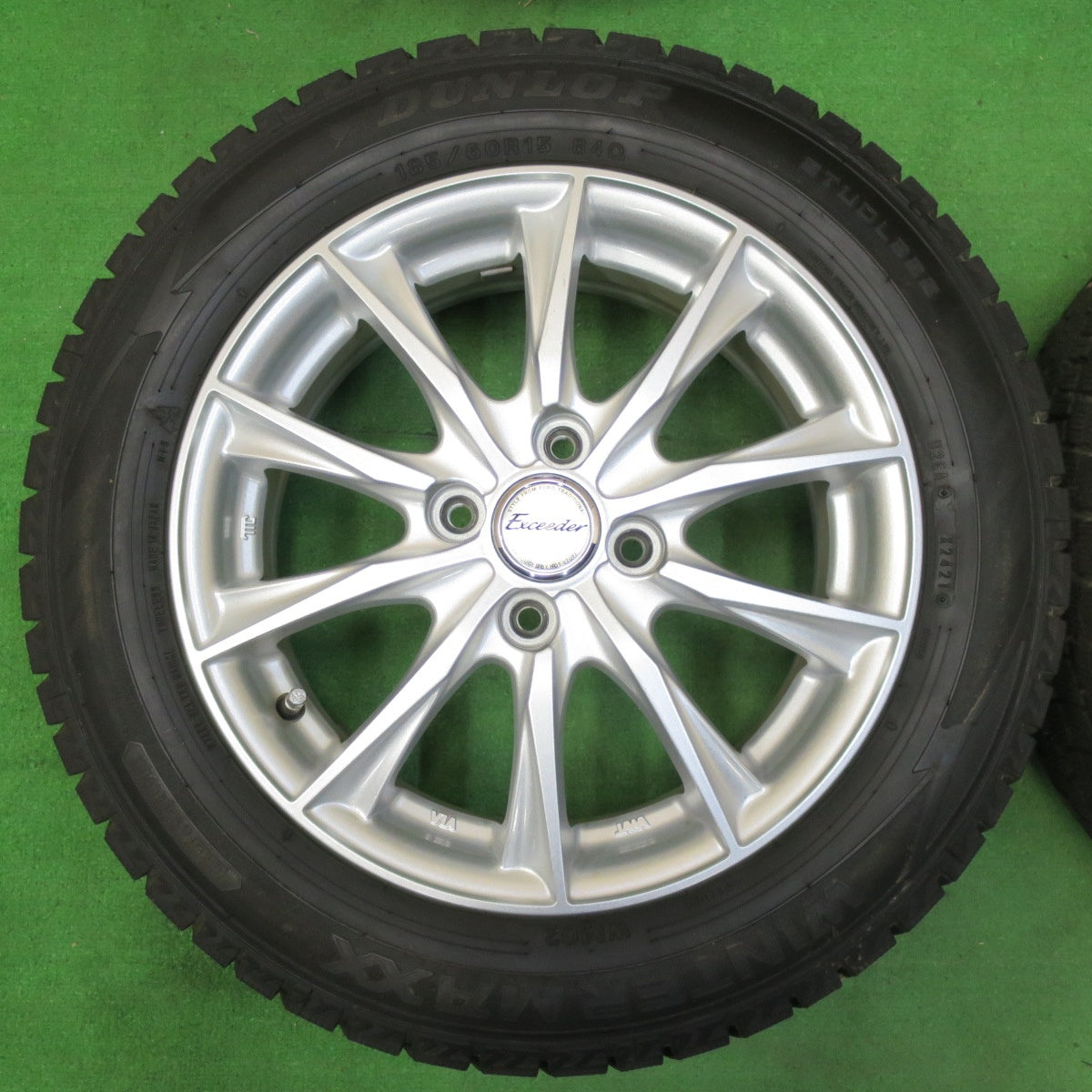 *送料無料* バリ溝！21年！キレイ！9.5分以上★スタッドレス 185/60R15 ダンロップ ウインターマックス WM02 Exceeder エクシーダー PCD100/4H★4070305イス