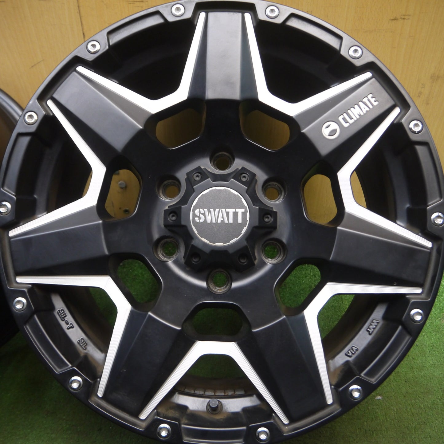 *送料無料* 4本価格★SWATT CLIMATE スワット クライメイト ホイール 17インチ 17×8J PCD139.7/6H★4041013Hホ