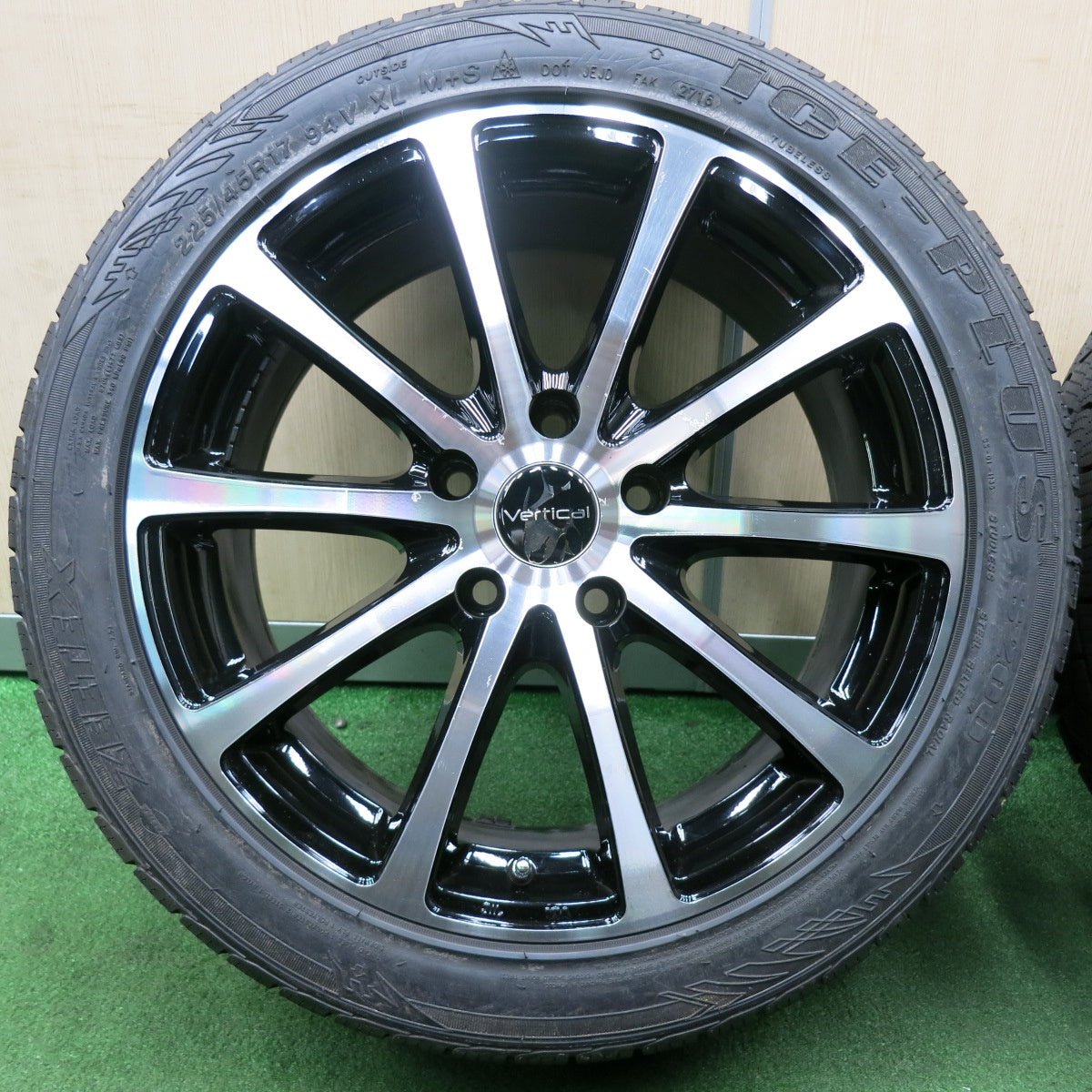 *送料無料* バリ溝！8.5分★スタッドレス 225/45R17 ジーテックス ICE-PLUS Vertical 17インチ PCD114.3/5H★4050307NJス