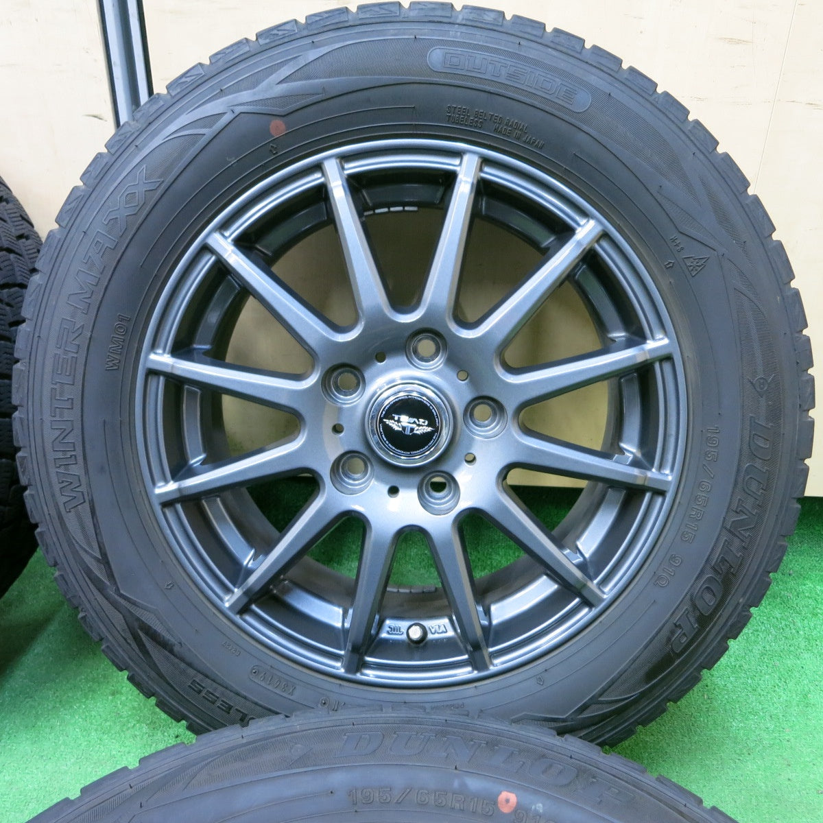 *送料無料* バリ溝！キレイ！8.5分★スタッドレス 195/65R15 ダンロップ ウインターマックス WM01 TEAD テッド 15インチ PCD114.3/5H★4082903SYス