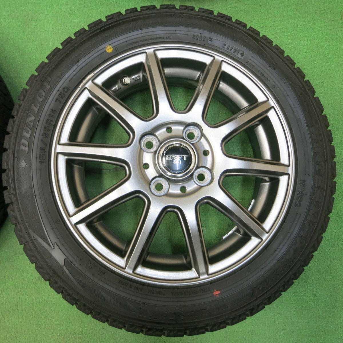 *送料無料* バリ溝！21年！綺麗！9.5分★スタッドレス 155/65R14 ダンロップ ウインターマックス WM02 BWT 541 14インチ PCD100/4H★4042711イス