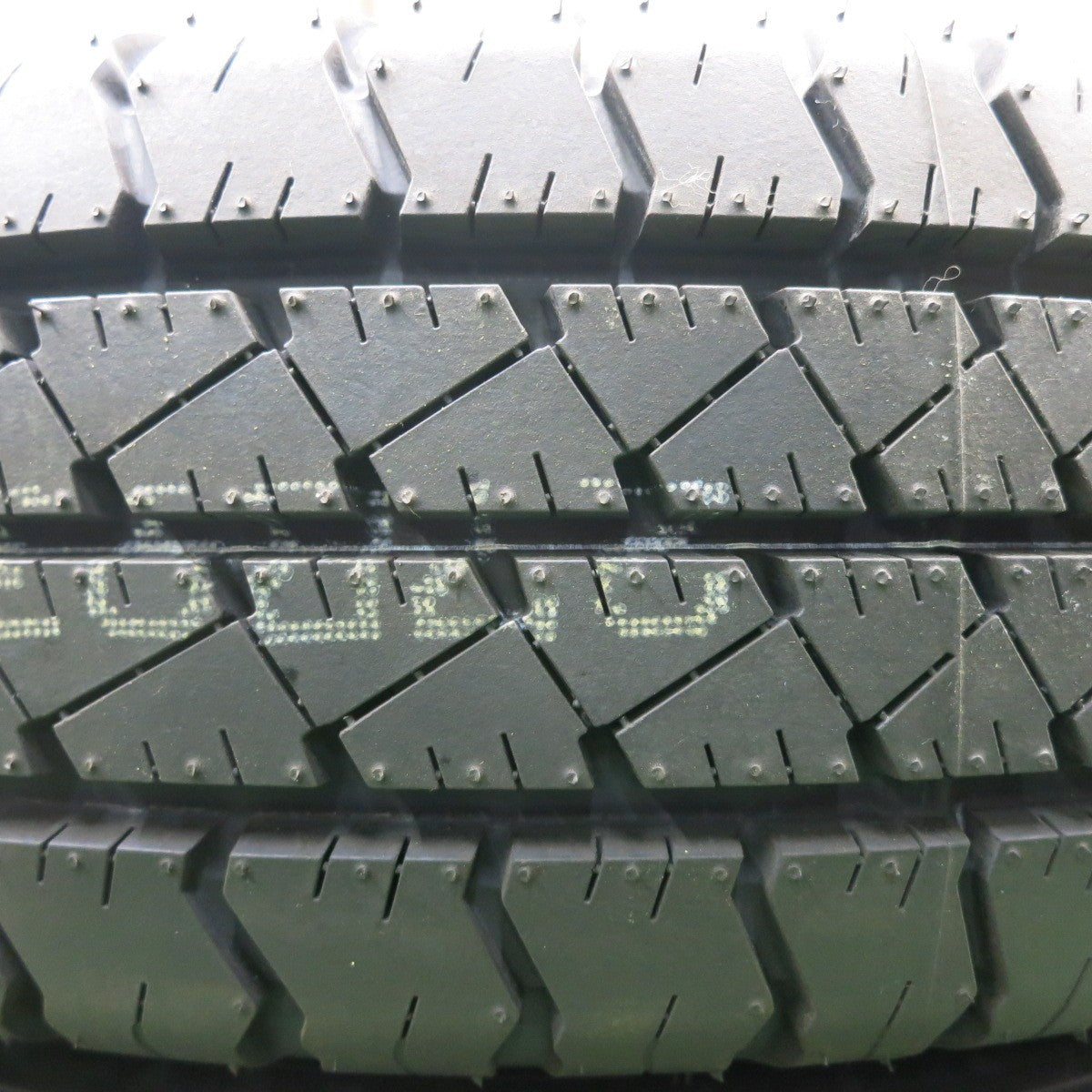 *送料無料* タイヤ未使用！23年★ハイエース 純正 195/80R15 グッドイヤー CARGO PRO カーゴ プロ スチール 15インチ PCD139.7/6H★4051308HAノ