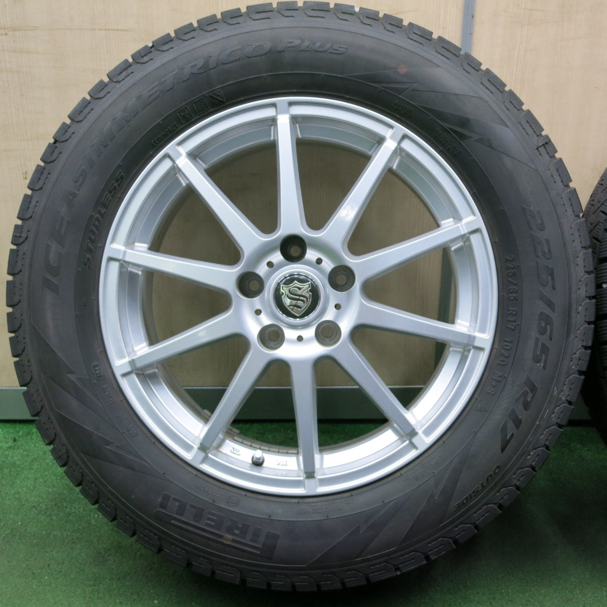 *送料無料* バリ溝！キレイ！8.5分★スタッドレス 225/65R17 ピレリ アイスアシンメトリコ プラス 社外 アルミ 17インチ PCD114.3/5H★4051808NJス