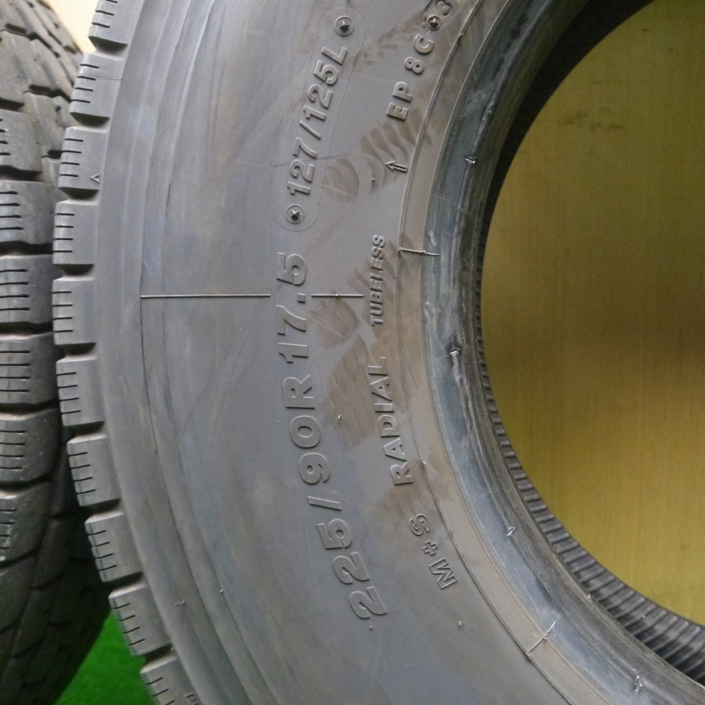 *送料無料* バリ溝！23年！9分★トラック タイヤ 225/90R17.5 127/125L ブリヂストン M888 ミックス オールシーズン 17.5インチ★4080702Hノタ