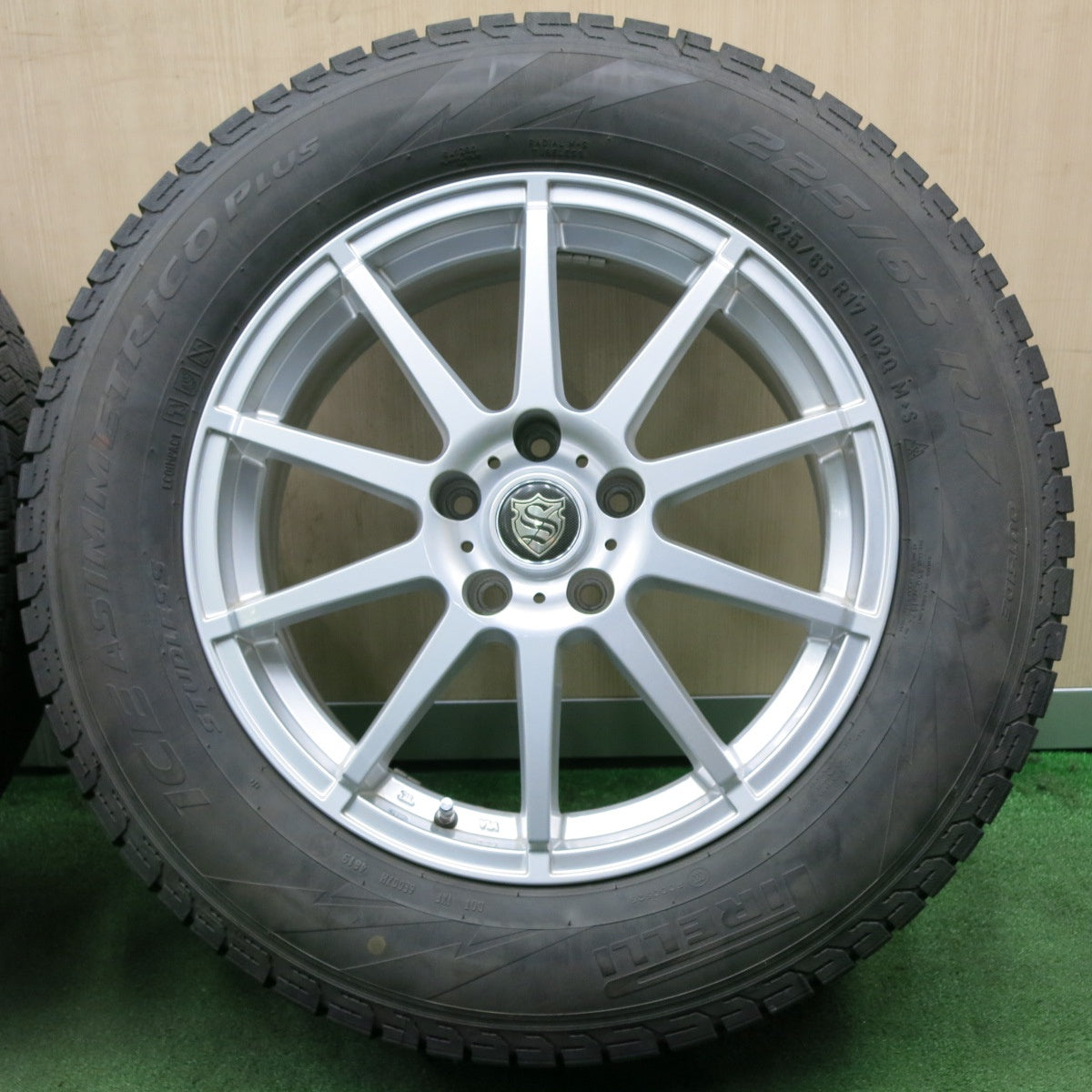 *送料無料* バリ溝！キレイ！8.5分★スタッドレス 225/65R17 ピレリ アイスアシンメトリコ プラス 社外 アルミ 17インチ PCD114.3/5H★4051808NJス