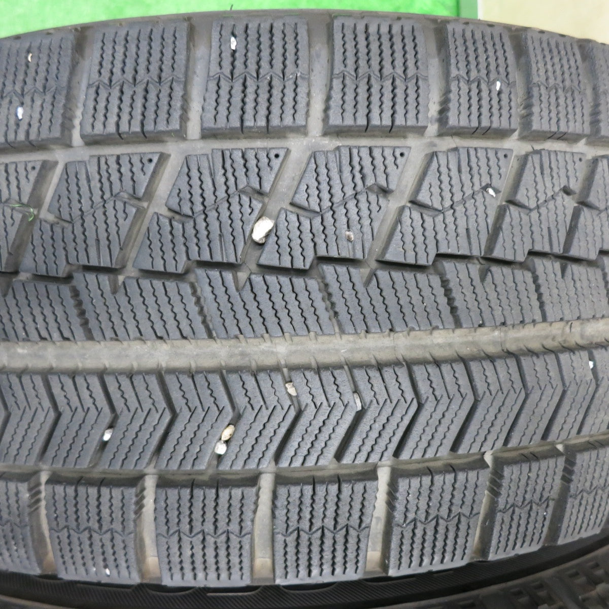 [送料無料] バリ溝！9.5分★スタッドレス 215/55R17 ブリヂストン ブリザック VRX BLONKS ブロンクス 17インチ PCD114.3/5H★4112503TNス