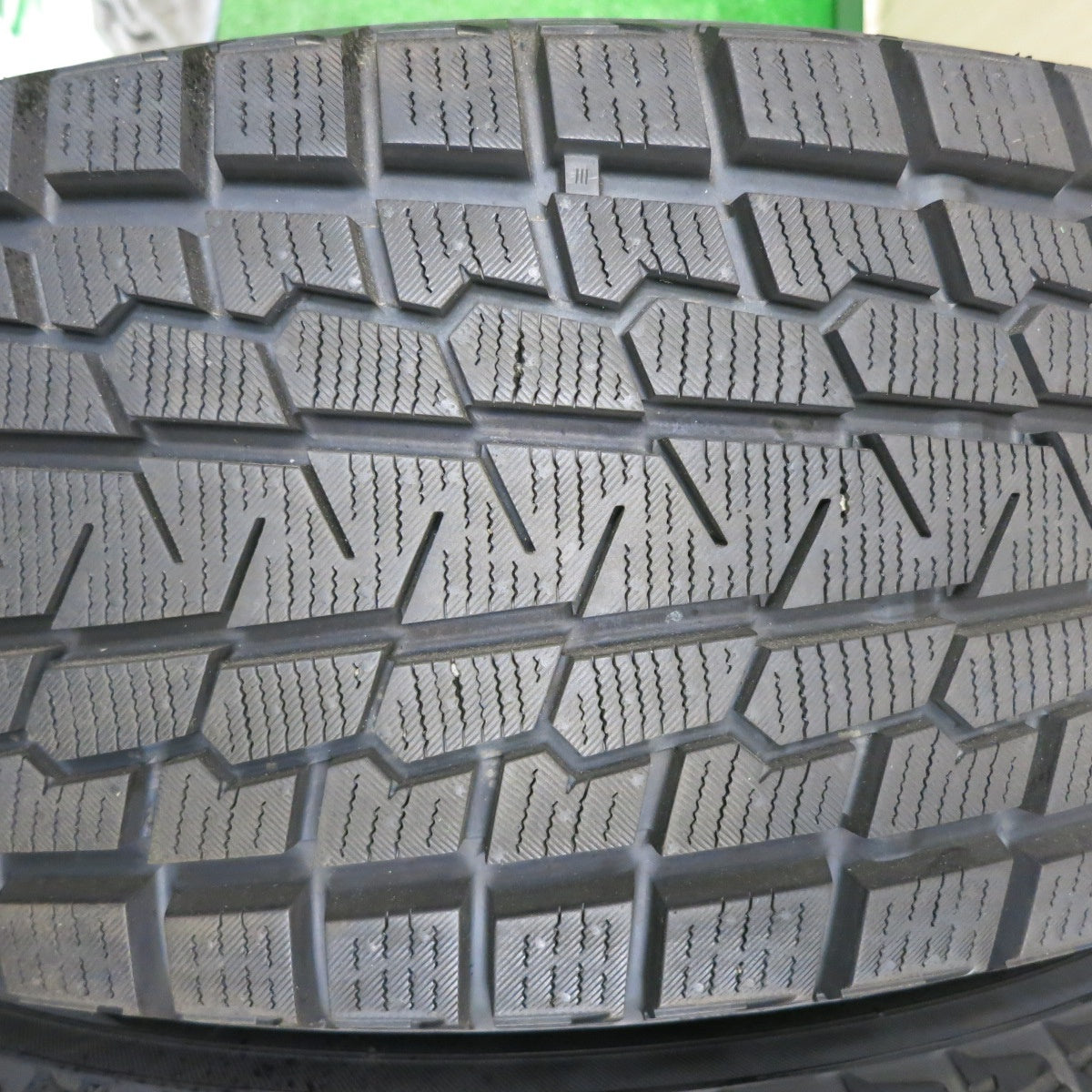 [送料無料] バリ溝！キレイ！9.5分以上★スタッドレス 235/65R18 ヨコハマ アイスガード G075 B-win 18インチ PCD114.3/5H★4112506TNス