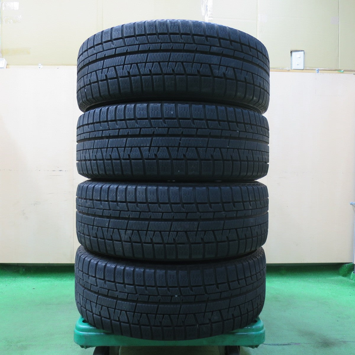 [送料無料] バリ溝！キレイ！9分★プジョー 等 BIASSO 215/55R17 スタッドレス ヨコハマ アイスガード iG50 プラス ビアッソ 17インチ PCD108/5H★4120311イス