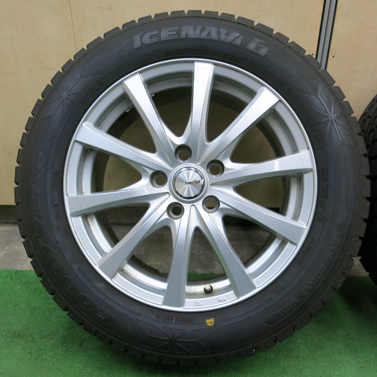 *送料無料* バリ溝！9.5分以上★スタッドレス 215/60R17 グッドイヤー アイスナビ6 ravrion RS01 ラブリオン 17インチ PCD114.3/5H★4061804ナス