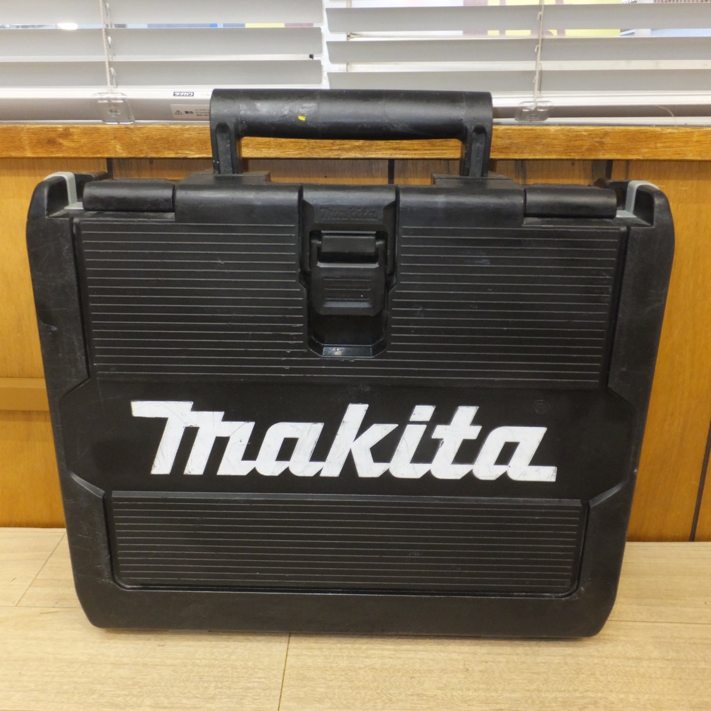 [送料無料] 現状品★マキタ makita 充電式インパクトドライバ TD171D　バッテリ BL1860B　急速充電器 DC18RF　セット★