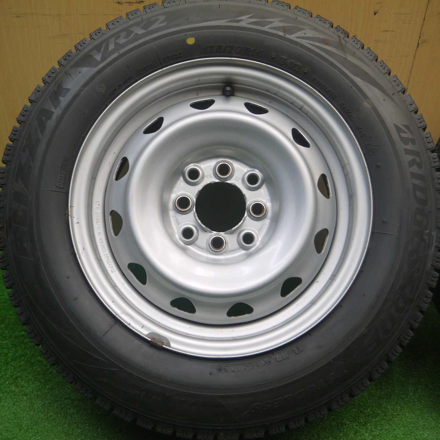 [送料無料] バリ溝!23年!キレイ!9分★スタッドレス 175/70R14 ブリヂストン ブリザック VRX2 スチール 14インチ PCD100 114.3/4H マルチ★4110601Hス