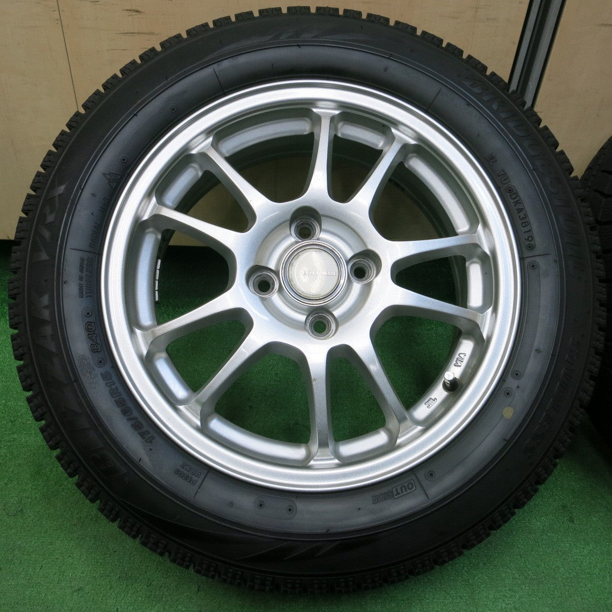 *送料無料* バリ溝！キレイ！8.5分★スタッドレス 175/65R15 ブリヂストン ブリザック VRX ECO FORME エコフォルム  15インチ PCD100/4H★4040205イス