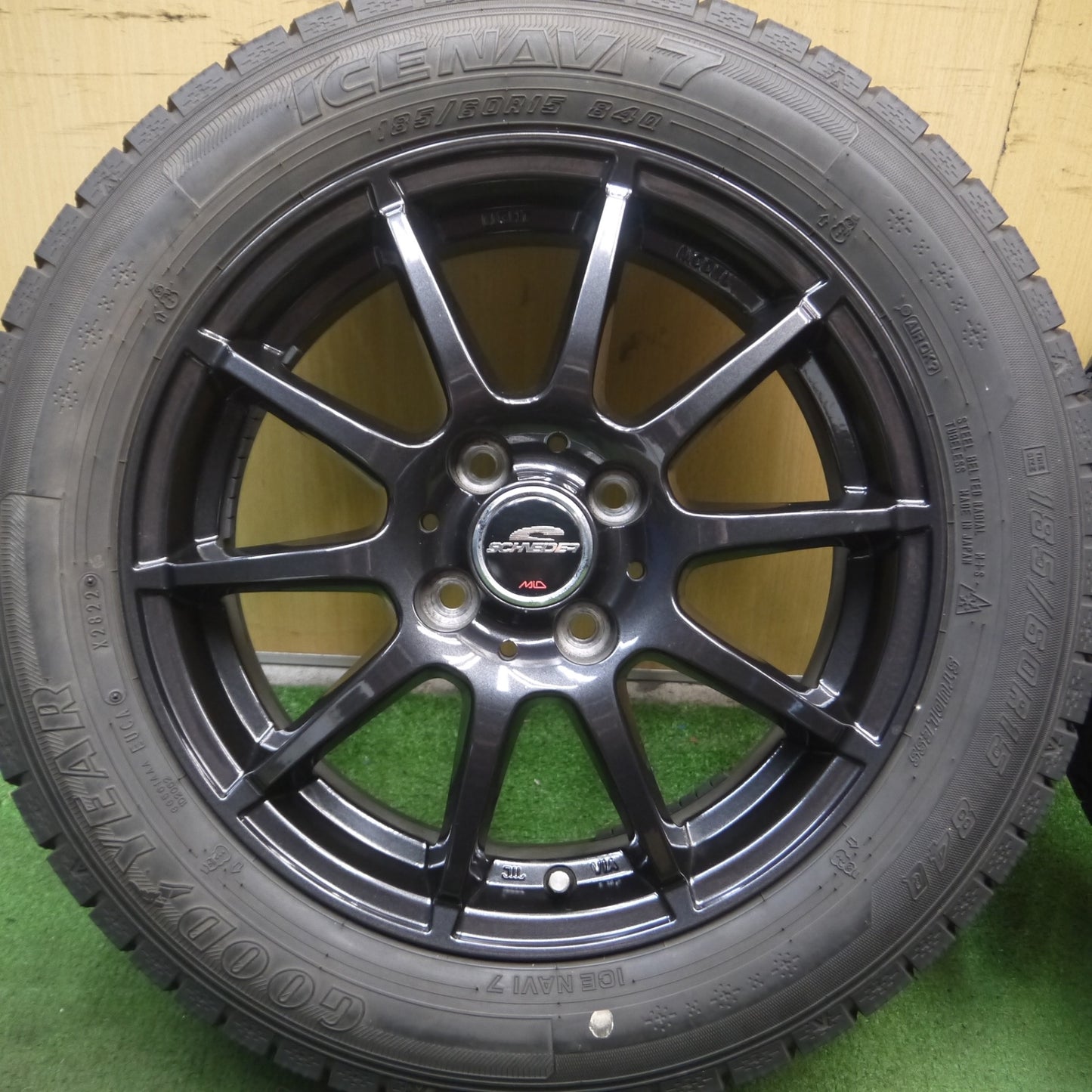 *送料無料* バリ溝！22年！キレイ！9.5分以上★スタッドレス 185/60R15 グッドイヤー アイスナビ7 SCHNEIDER MiD シュナイダー マルカ PCD100/4H★4070905Hス