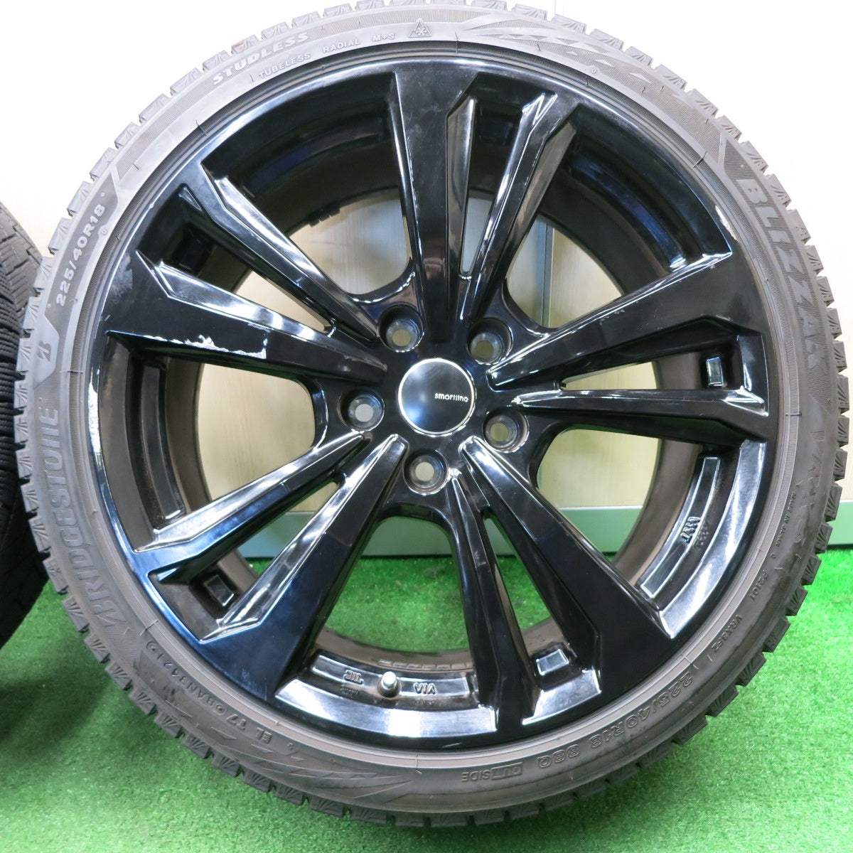 *送料無料* バリ溝！21年！9.5分★ベンツ等 Smartline 225/40R18 スタッドレス ブリヂストン ブリザック VRX3 スマートライン PCD112/5H★4031804NJス