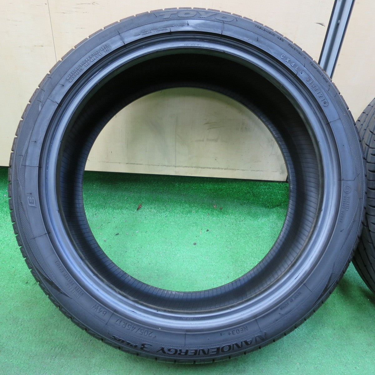 *送料無料* バリ溝！21年！9.5分★205/45R17 トーヨー ナノエナジー3 プラス タイヤ 17インチ ヴィッツ CR-Z シビック ノート プレマシー 等★4070812イノタ