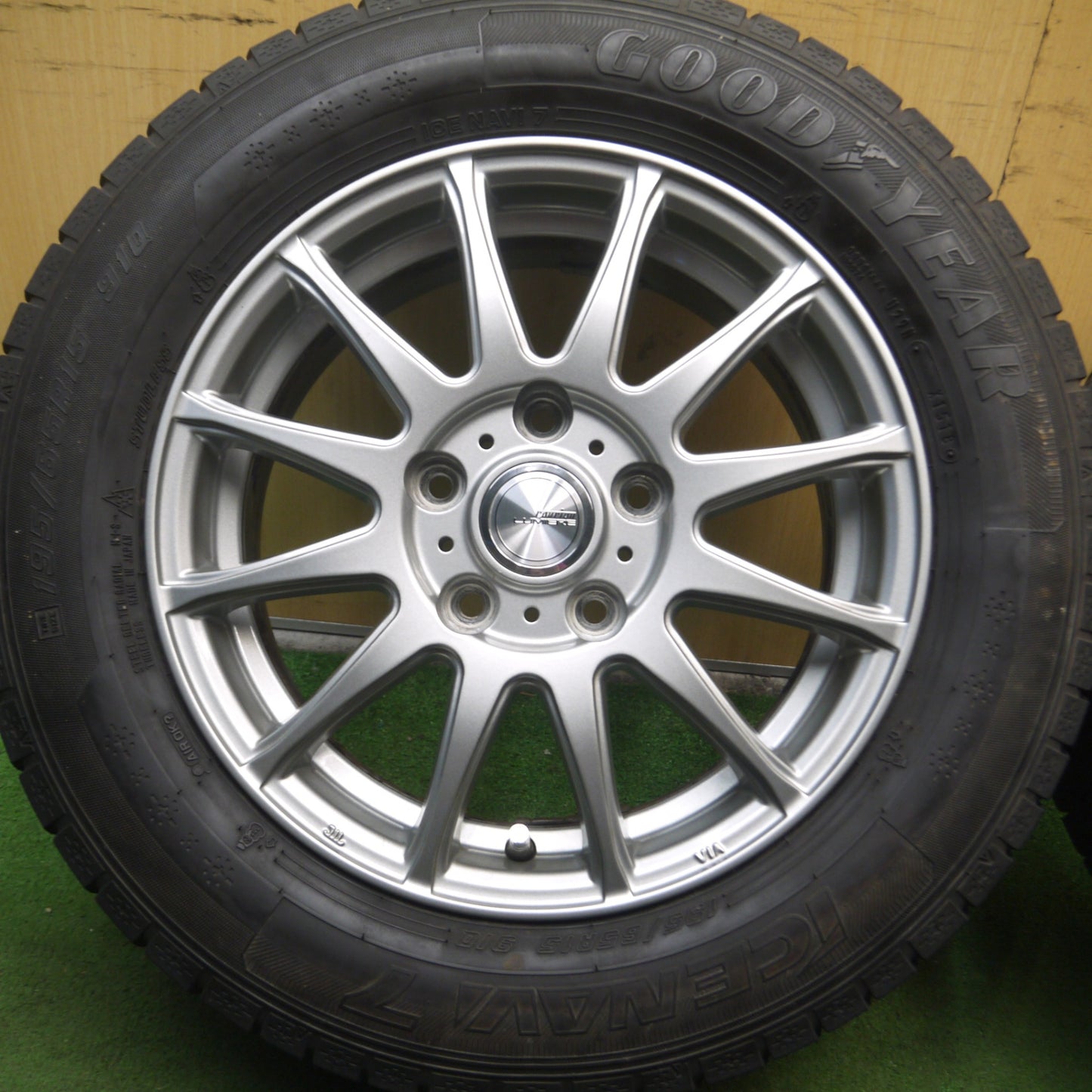 *送料無料* キレイ★スタッドレス 195/65R15 グッドイヤー アイスナビ7 ravrion LUMIERE ラブリオン 15インチ PCD114.3/5H★4072314Hス