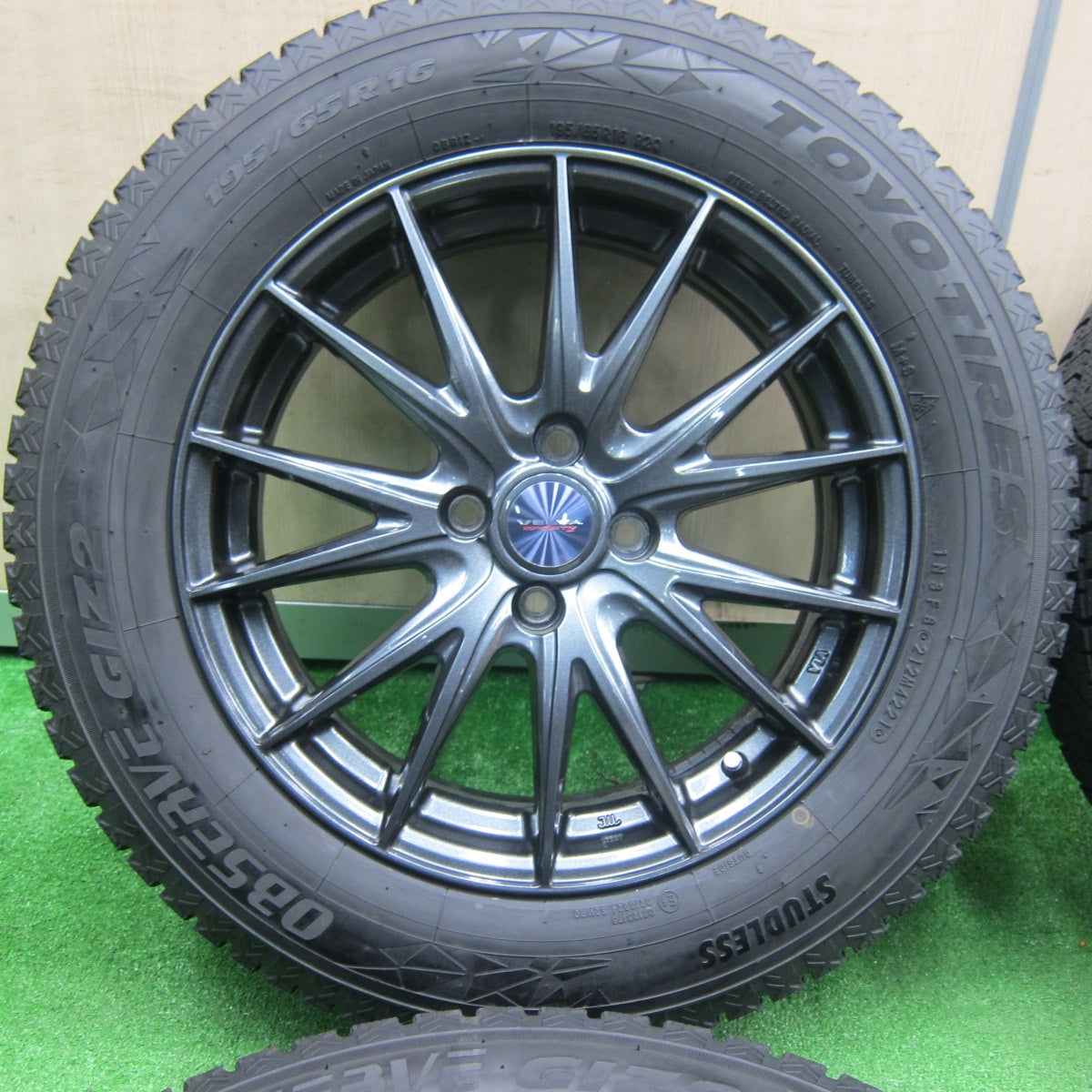 [送料無料] バリ溝！21年！キレイ！9分★スタッドレス 195/65R16 トーヨー オブザーブ GIZ2 VELVA SPORTZ ヴェルヴァ 16インチ PCD100/4H★4121003TNス