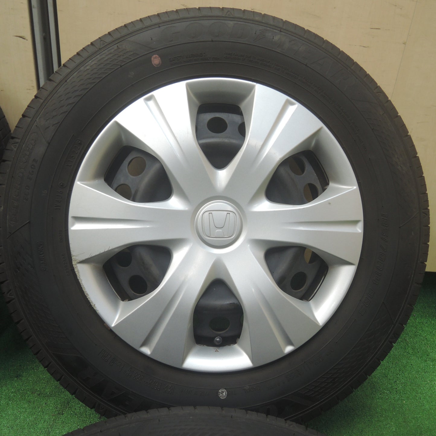 *送料無料* バリ溝！22年！9.5分★ホンダ GB3 フリード 純正 185/70R14 グッドイヤー EfficientGrip ECO EG02 14インチ PCD100/4H★4071007SYノ