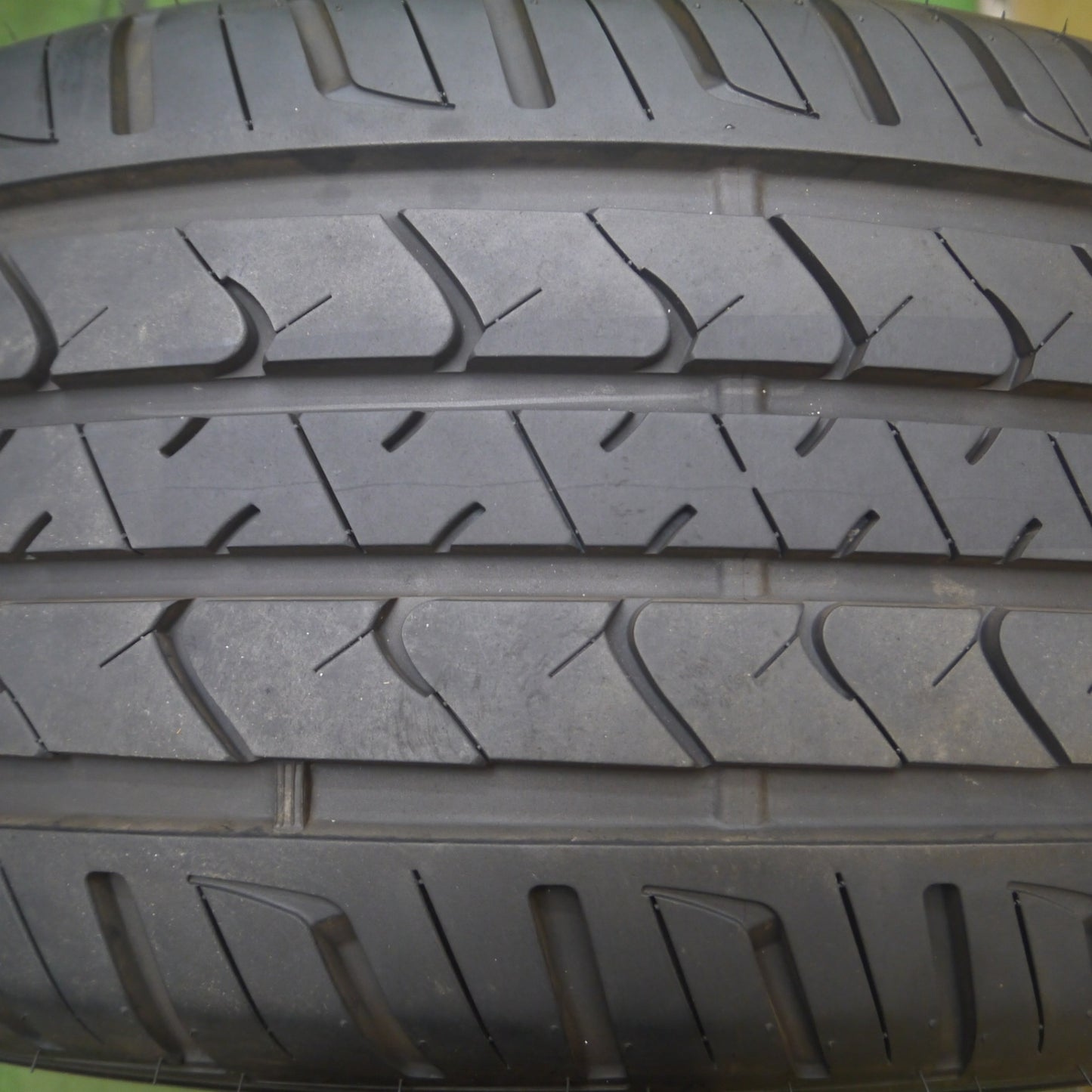 *送料無料* バリ溝！23年！9.5分★275/50R21 グッドイヤー EfficientGrip SUV HP01 タイヤ 21インチ レクサスLX ランドローバー ランクル 等★4070102Hノタ