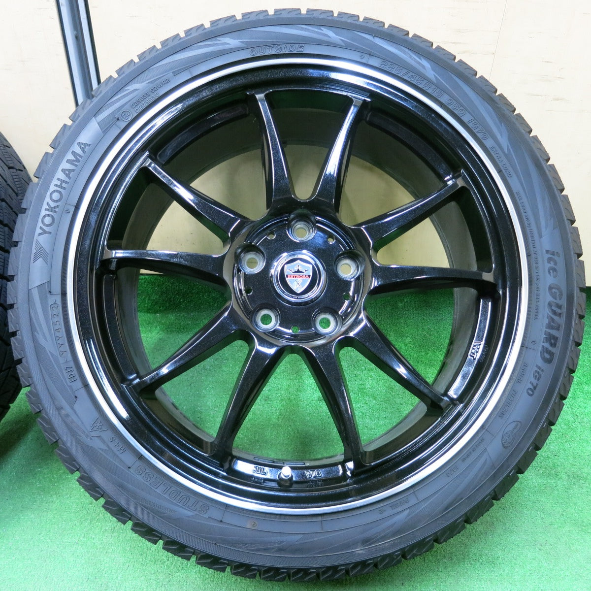 *送料無料* 超バリ溝！22年！キレイ！ほぼ10分★スタッドレス 225/45R18 ヨコハマ アイスガード iG70 ESTROSA エステローザ 18インチ PCD114.3/5H★4041309イス