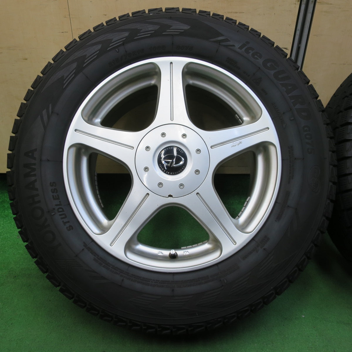 *送料無料* 4本価格★スタッドレス 215/70R16 ヨコハマ アイスガード G075 KOSEI 光生 16インチ PCD100  114.3/5H マルチ★4091106イス