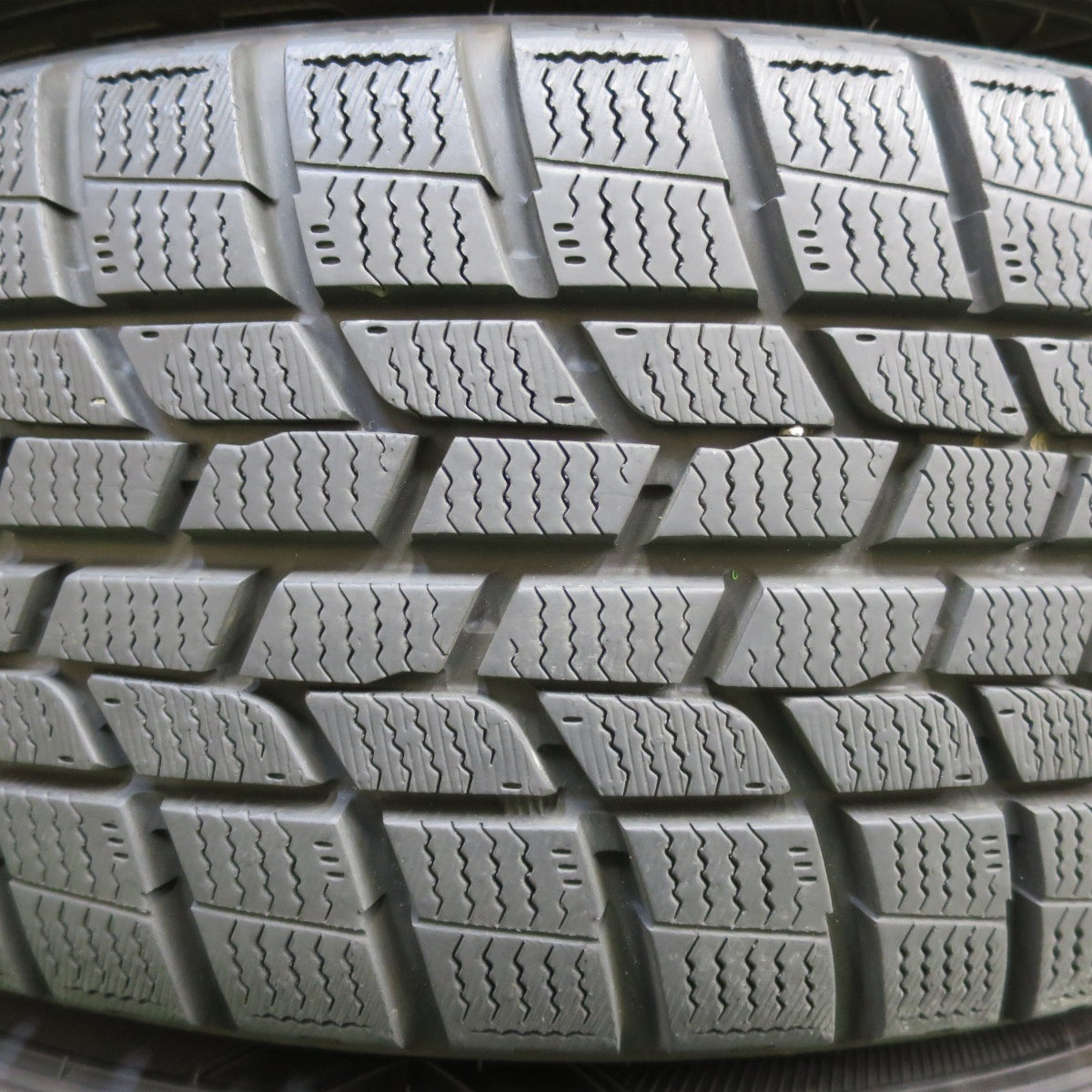 *送料無料* バリ溝！キレイ！9.5分以上★ワーゲン 等 AGA Dorf 215/55R17 スタッドレス グッドイヤー アイスナビ6 17インチ ドルフ PCD112/5H★4082709イス