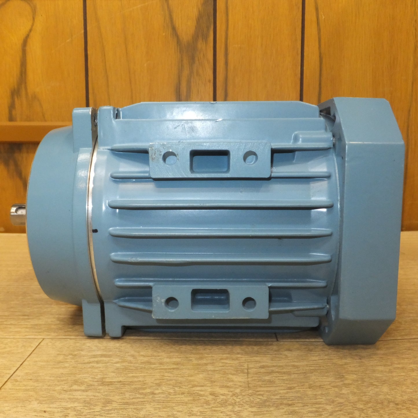 [送料無料] キレイ 現状品★ABB モーター 3～Motor M2AA 071B-4　230D/400Y 50/60Hz 0.37kW★