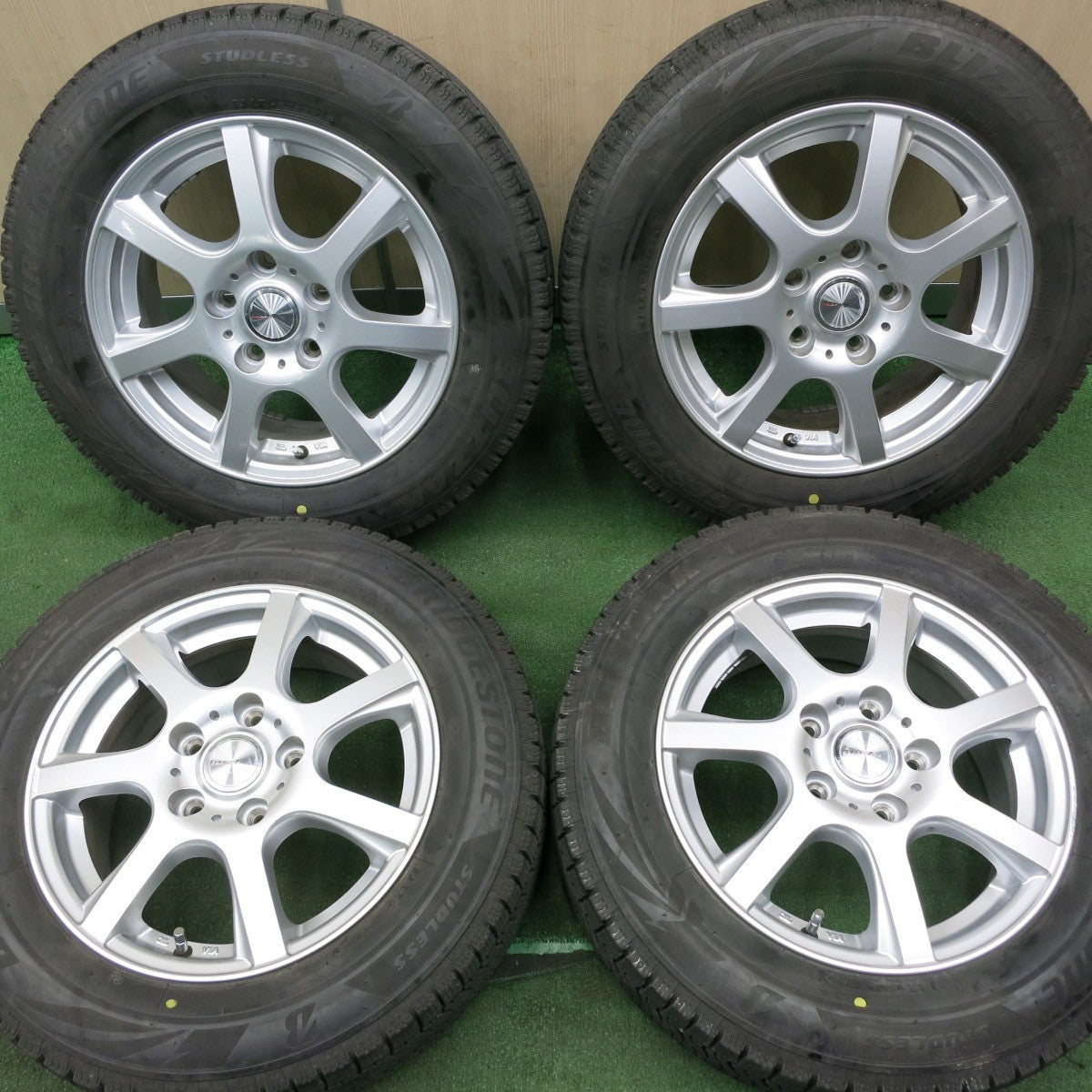 *送料無料* バリ溝！21年！キレイ！9分★スタッドレス 185/65R15 ブリヂストン ブリザック VRX2 VOLGA7 15インチ PCD114.3/5H★4051807NJス