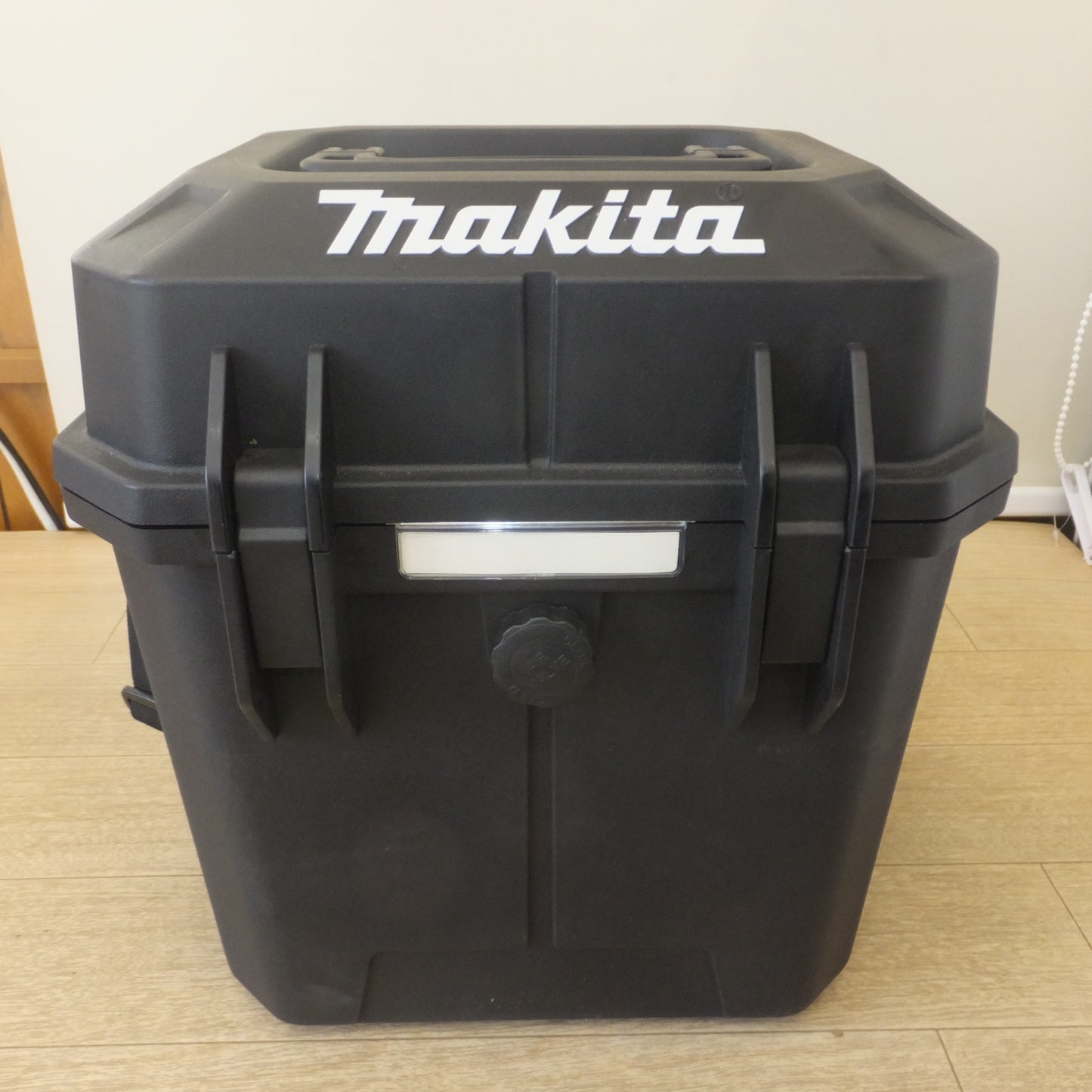 [送料無料] 美品★マキタ makita 充電式屋内・屋外兼用墨出し器 おおがね・通り芯+ろく SK313GD　バッテリ 充電器 なし★