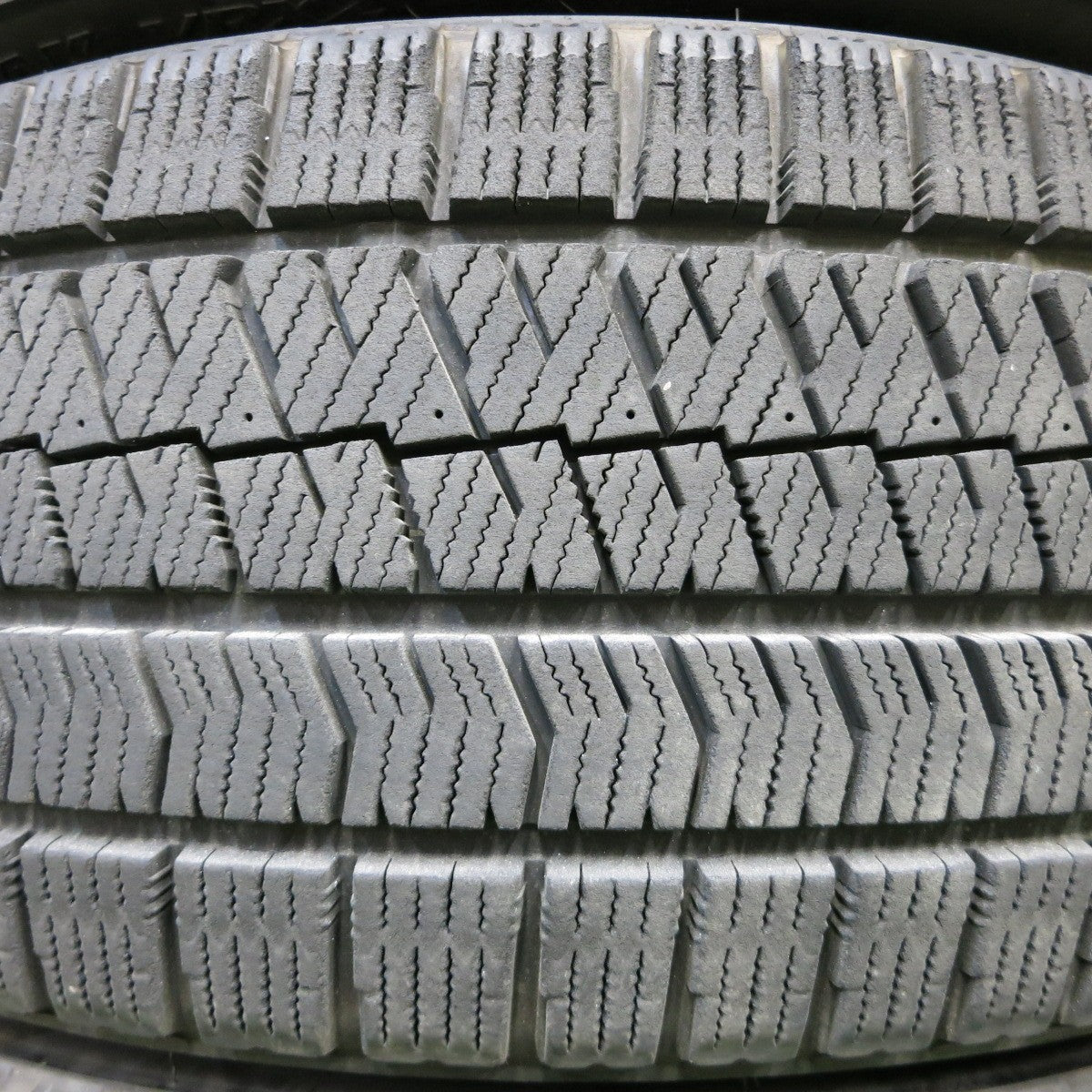 *送料無料* バリ溝！9.5分★スタッドレス 225/45R18 ブリヂストン ブリザック VRX2 タイヤ 18インチ クラウン オデッセイ レガシィ レヴォーグ等★4051605イスタ