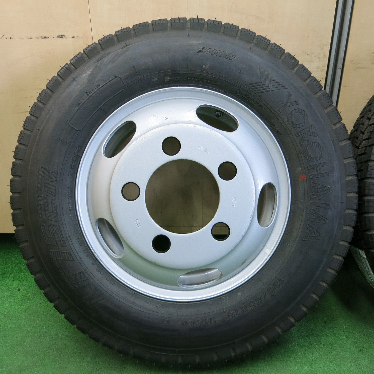 *送料無料* 未使用！22年★トラック タイヤ 195/85R16 114/112N ヨコハマ LT752R TOPY スチール 16インチ PCD203.2/5H★4061504ナス