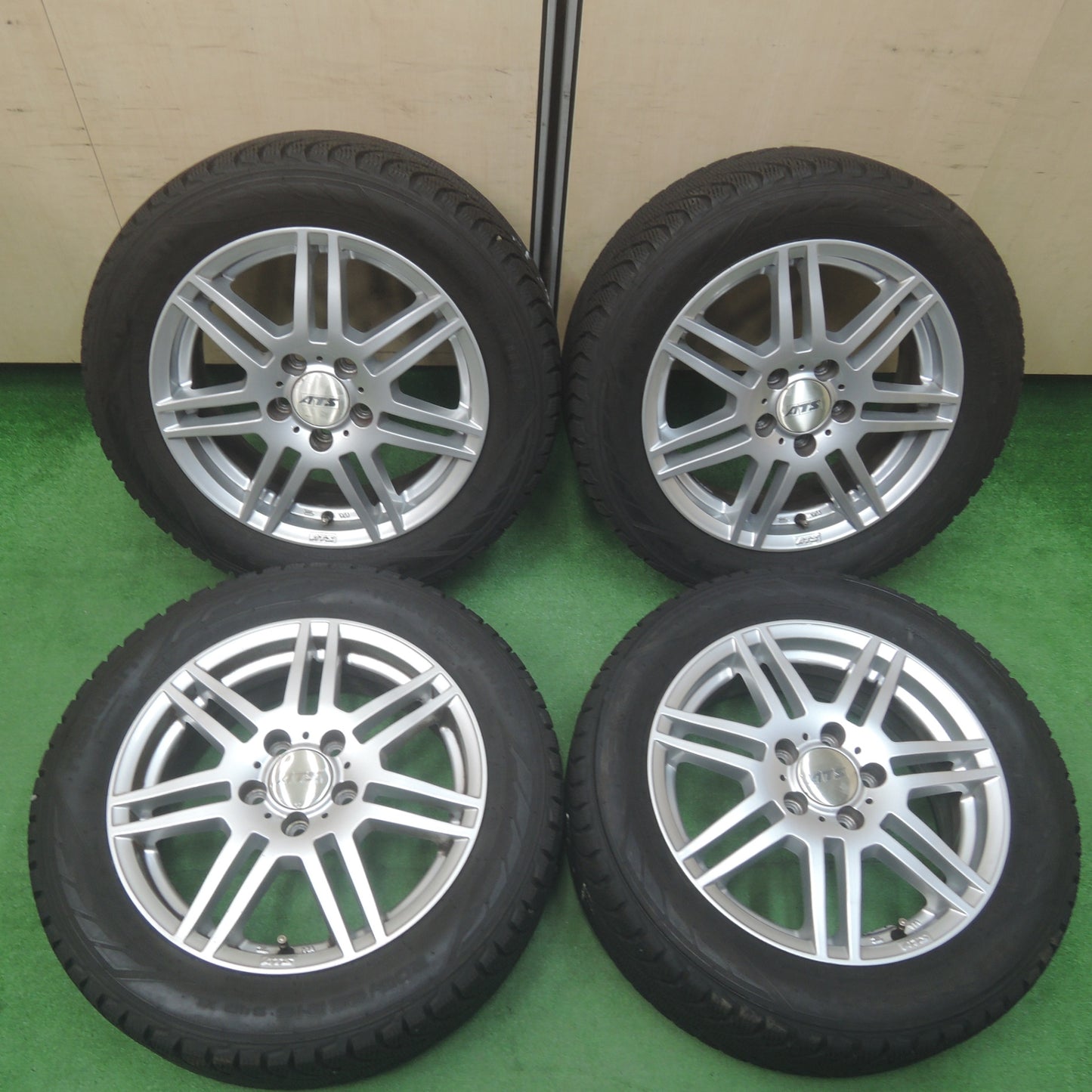 *送料無料* バリ溝！21年！キレイ！ほぼ10分★スタッドレス ベンツ 等 ATS 205/55R16 ノキアン ハッカペリッタ R2 16インチ PCD112/5H★4022102SYス