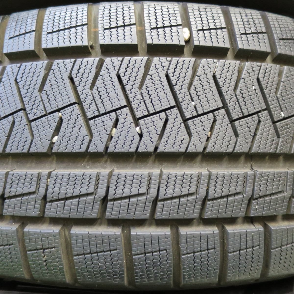 *送料無料* バリ溝！21年！キレイ！ほぼ10分★スタッドレス 215/60R17 ピレリ アイスアシンメトリコ プラス BALMINUM バルミナ 17インチ PCD114.3/5H★4061101イス