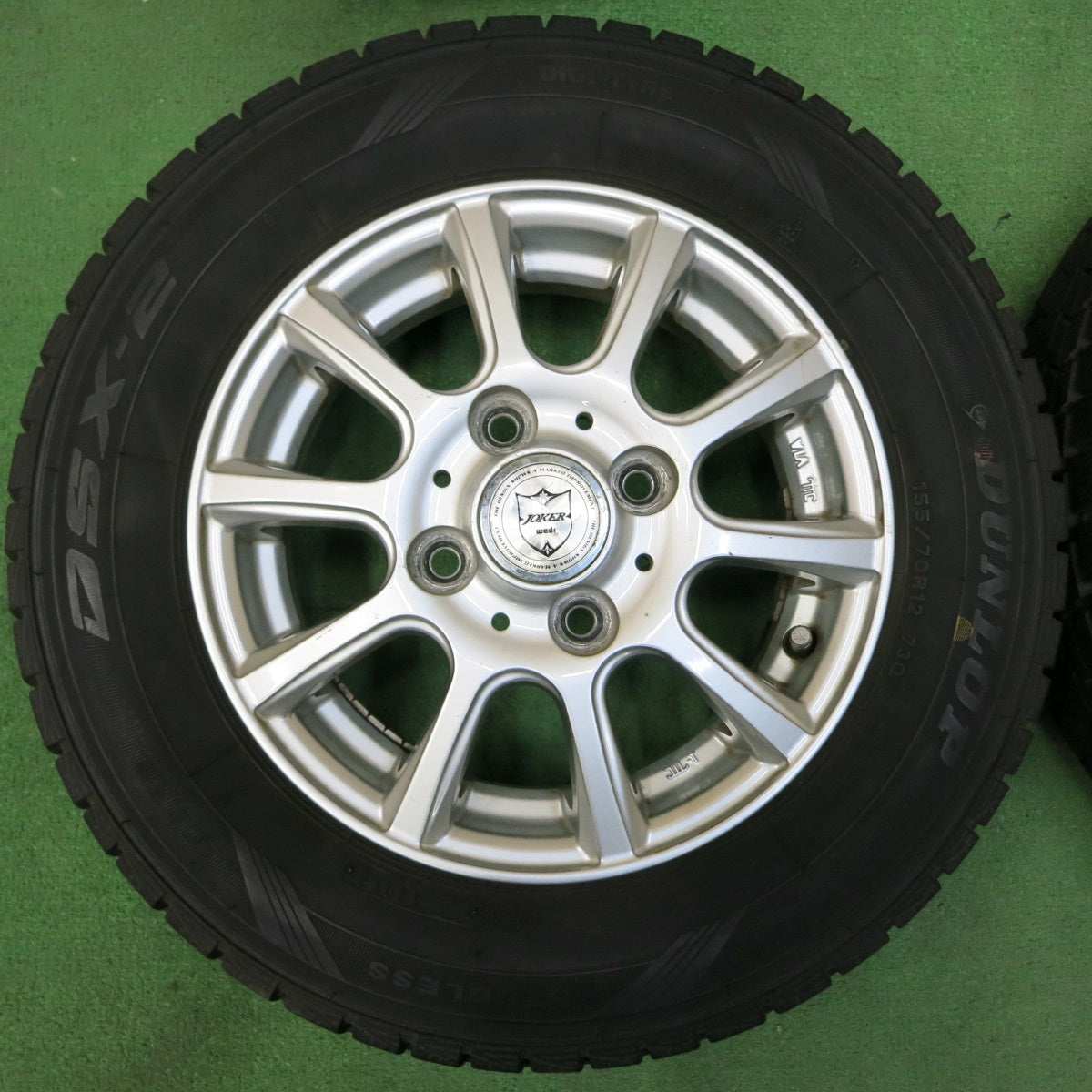 *送料無料* バリ溝！ほぼ10分★スタッドレス 155/70R12 ダンロップ DSX-2 JOKER ジョーカー 12インチ PCD100/4H★4050214イス